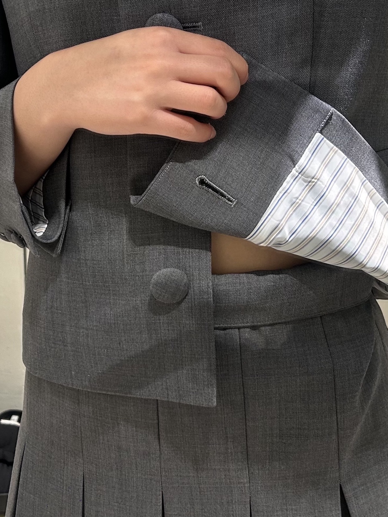 Shushu/Tong Women Lapel Short Jacket Grey - 25FW 착용 스타일 - 3