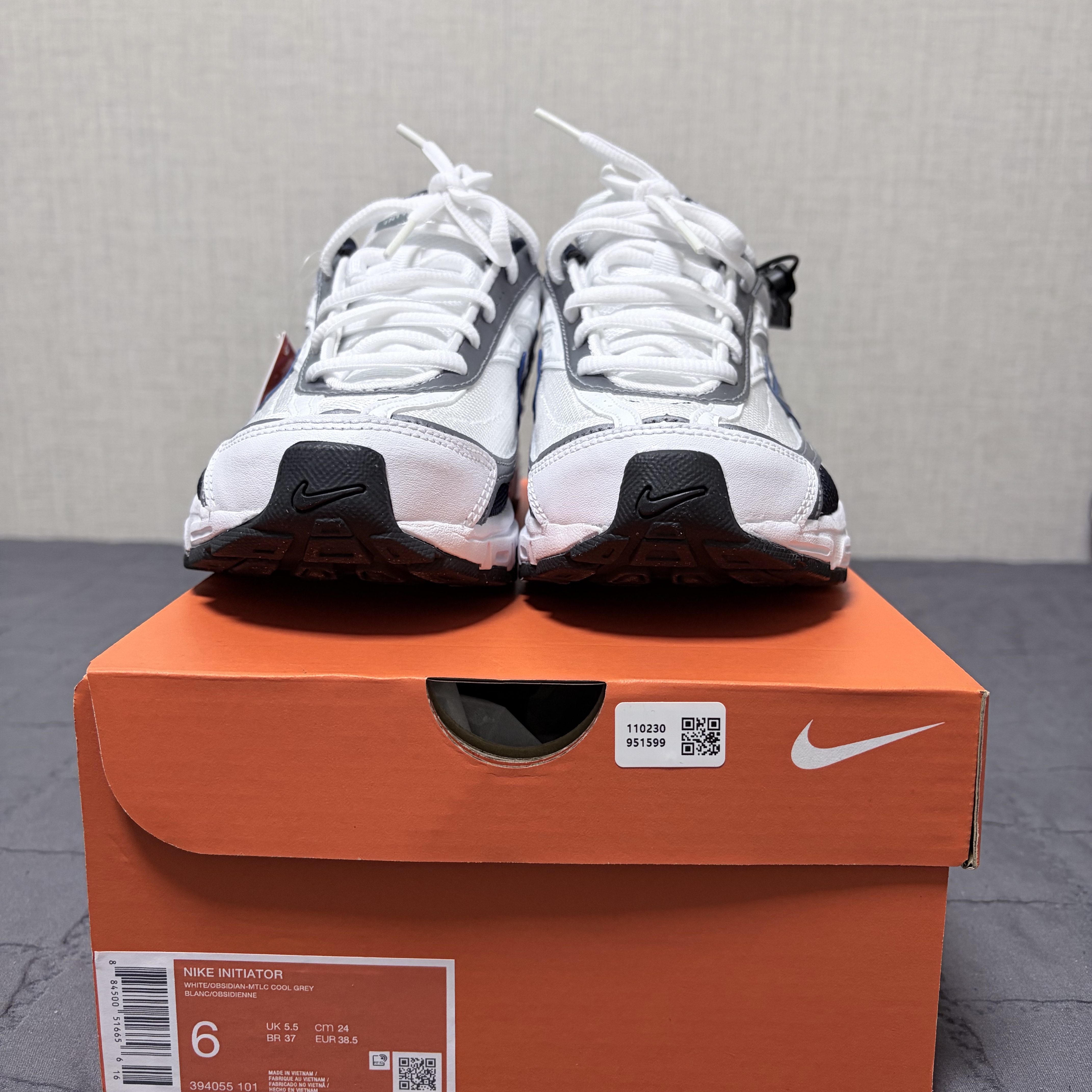 Nike Initiator White Obsidian Metallic Cool Grey 착용 스타일 - 1