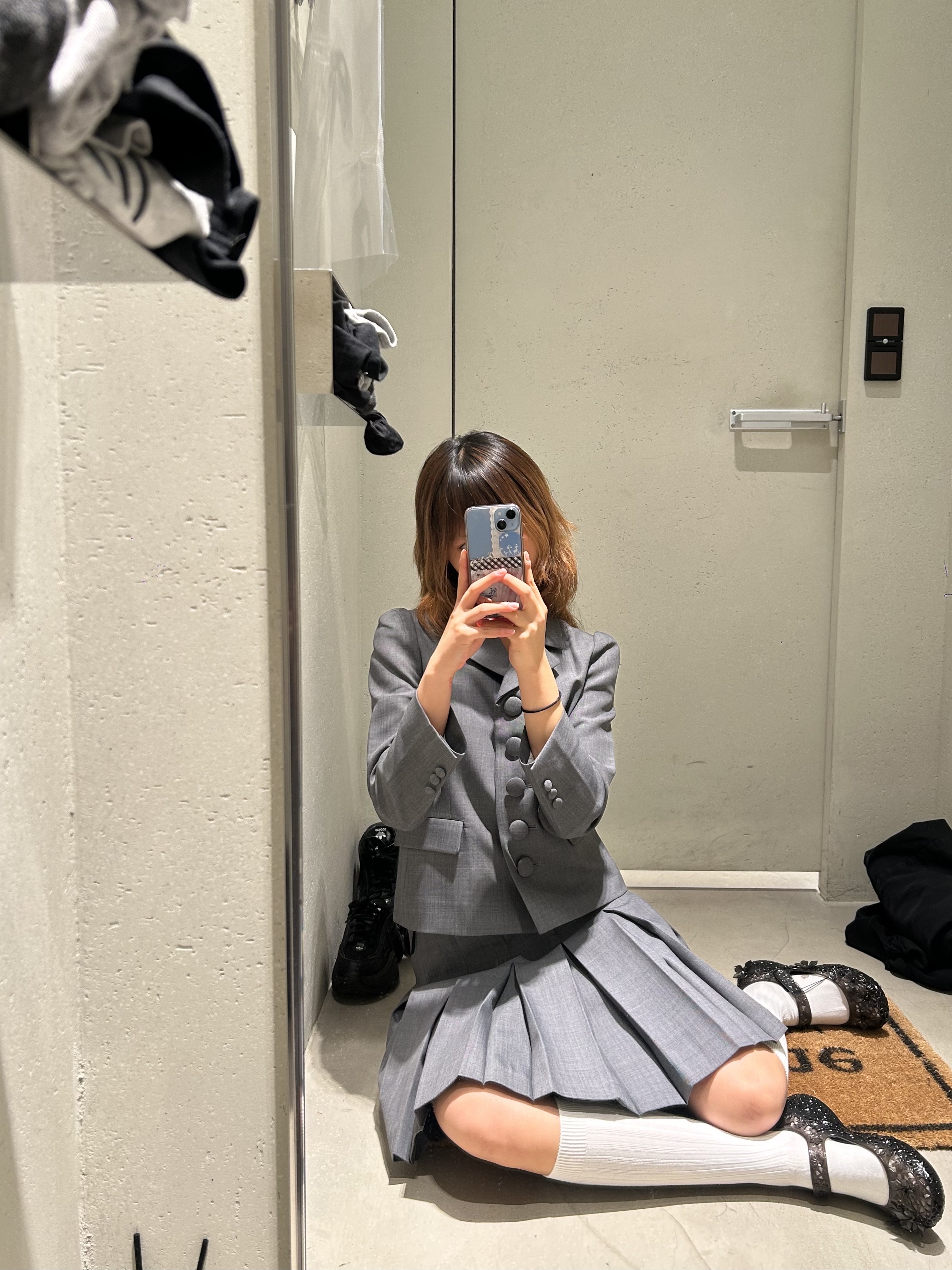Shushu/Tong Women Low Waist Pleated Skirt Grey - 26SS, Melissa x Susan Fang Women Luna Bloom Sporty Ballerina Clear Black - 26SS 착용 스타일 - 2