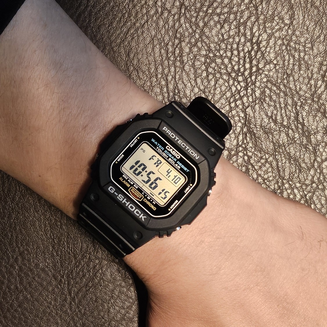 Casio G-Shock G-5600UE-1 착용 스타일 - 3