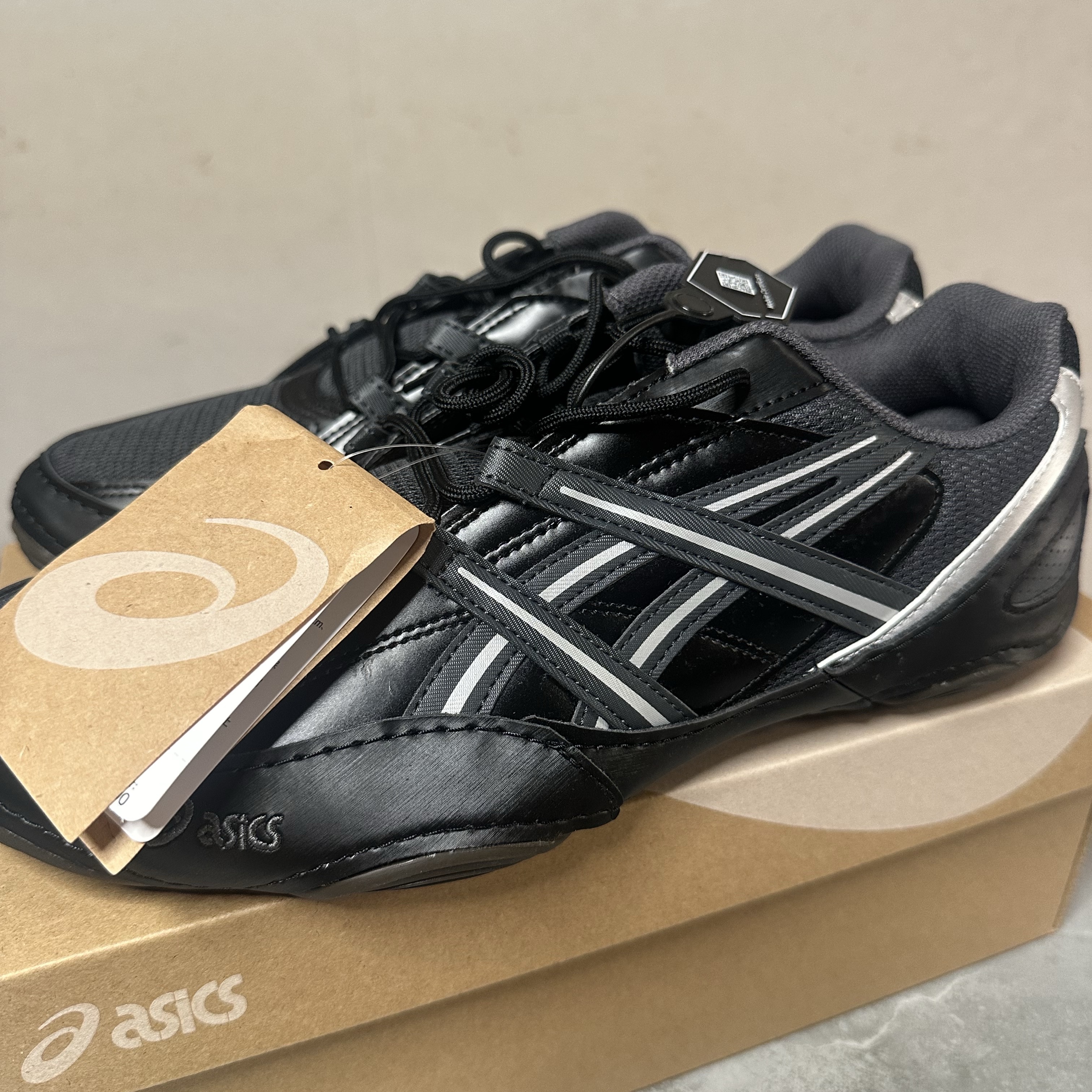 Asics Hypersync Graphite Grey Black 착용 스타일