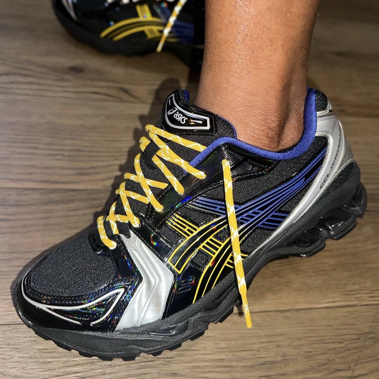 Asics x Kith x Marvel vs. Capcom Gel-Kayano 14 Wolverine Black 착용 스타일 - 4