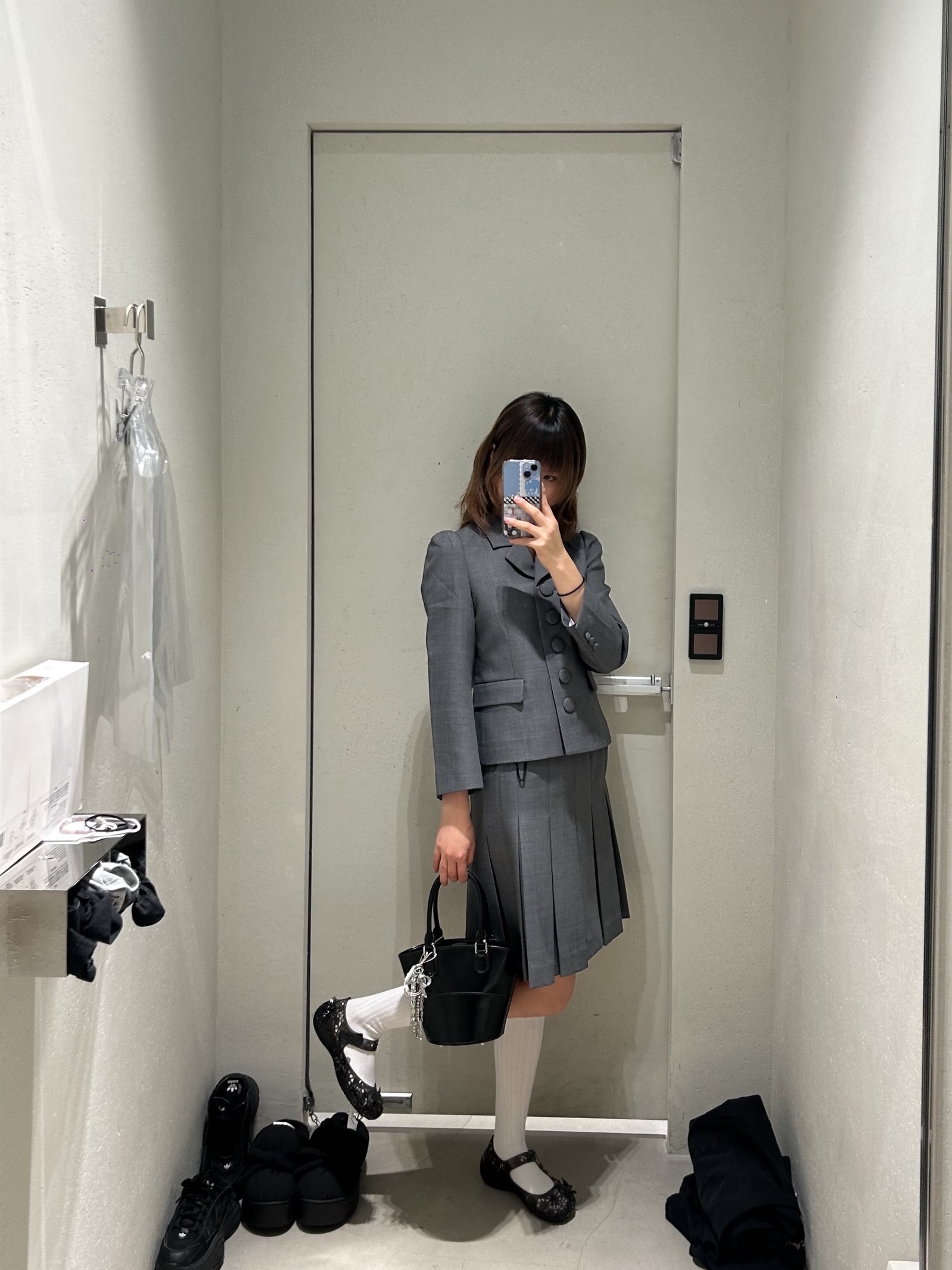 Self Portrait Women Leather Charm Tote Bag Black - 25FW, Melissa x Susan Fang Women Luna Bloom Sporty Ballerina Clear Black - 26SS 착용 스타일 - 2