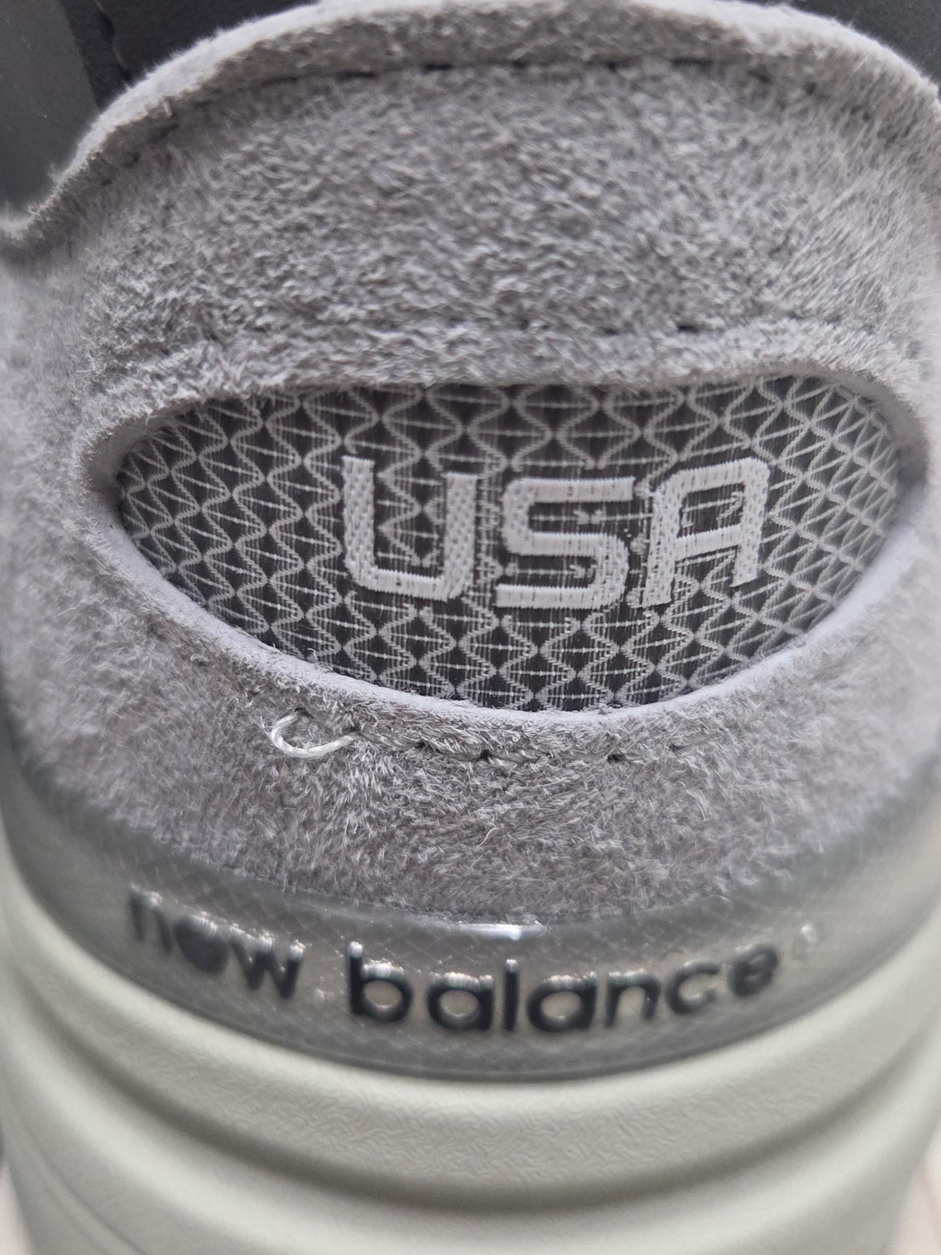 New Balance 992 Made in USA Core Grey Silver Metallic, New Balance 992 Made in USA Core Black Grey 착용 스타일 - 4