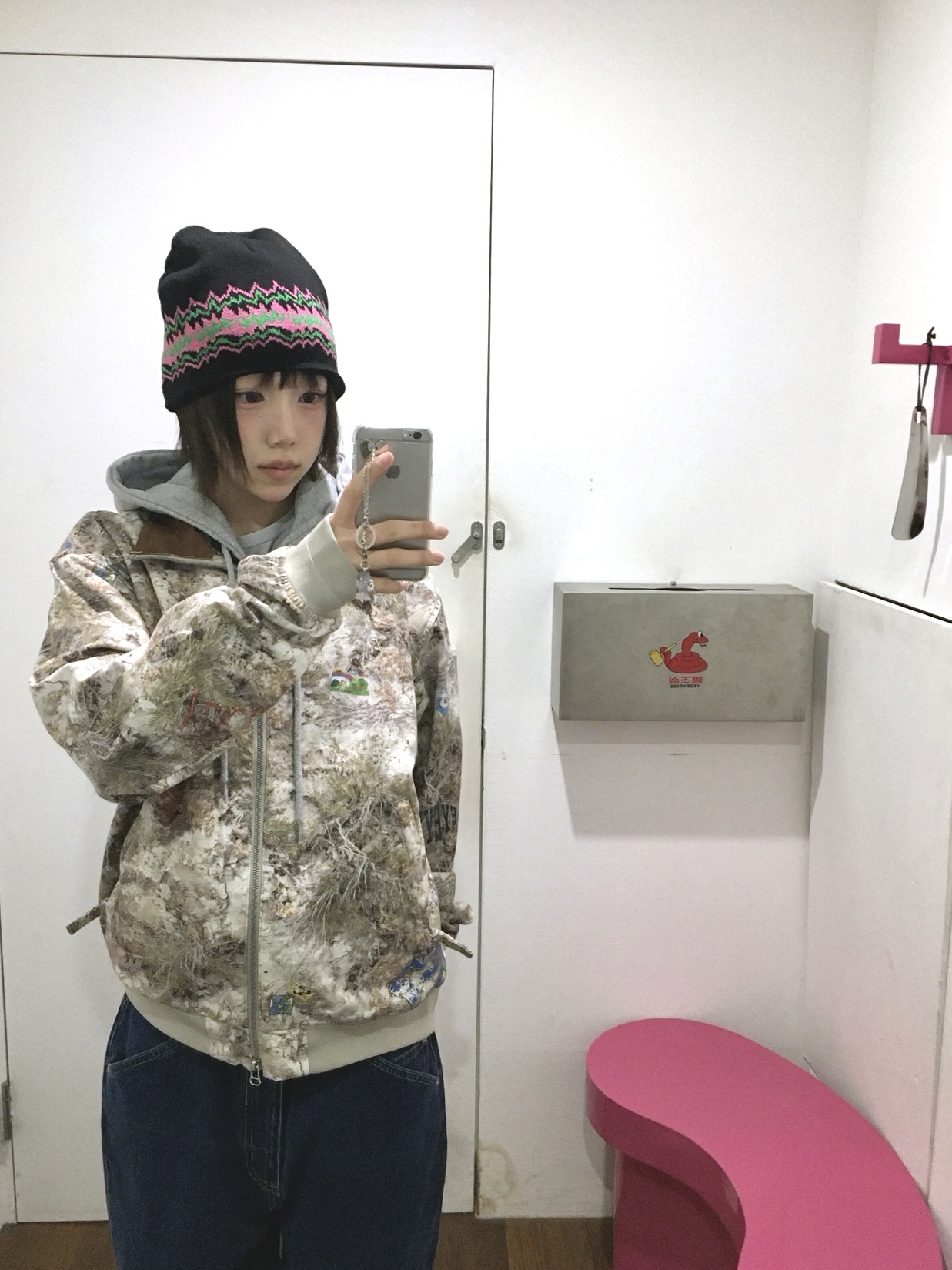 [더블적립] YESEYESEE Zip Work Jacket Camo, [더블적립] YESEYESEE SN Pointy Beanie Black 착용 스타일 - 2