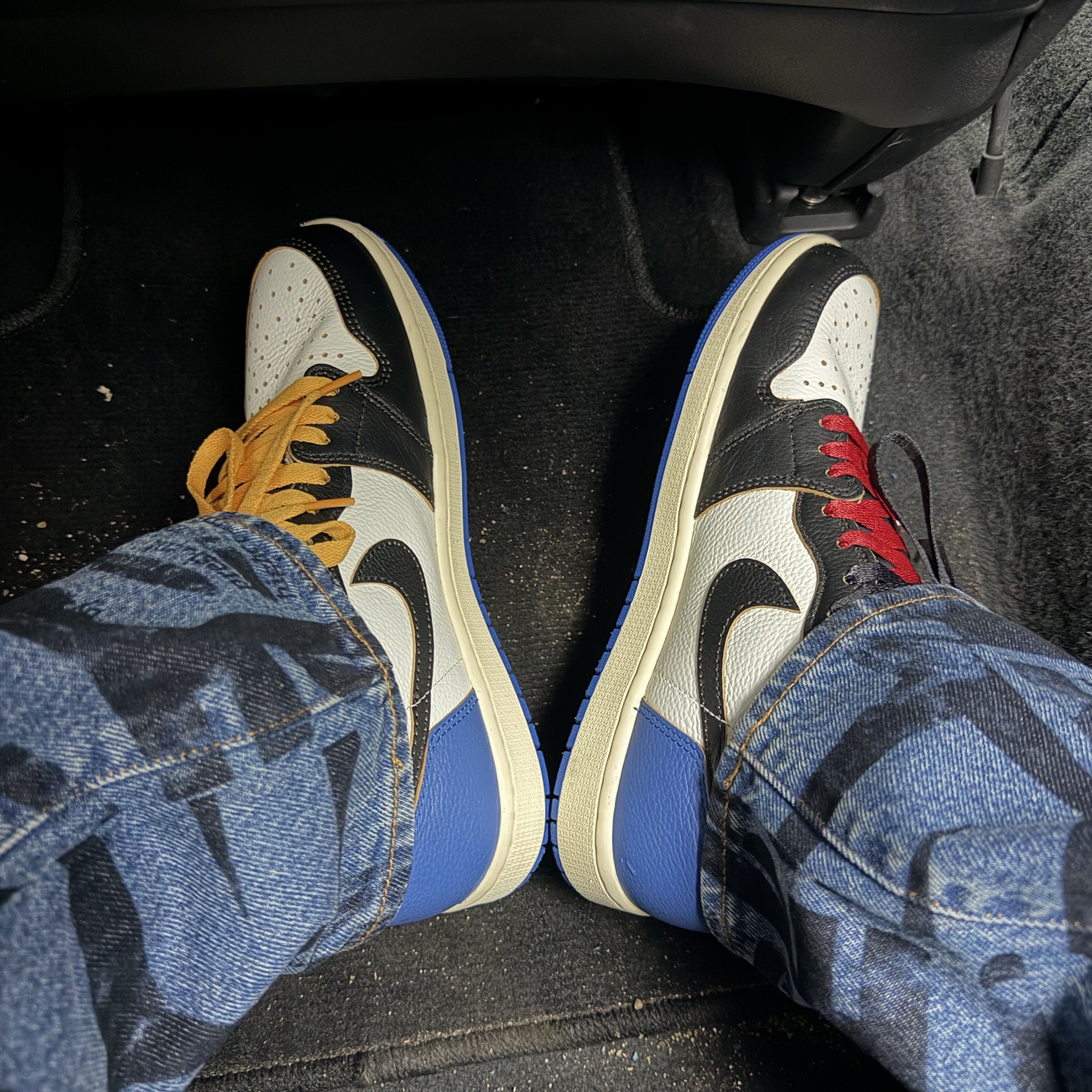 Jordan 1 x Fragment x Union LA Black and Varsity Red, Supreme Regular Jean Newspaper - 25SS 착용 스타일 - 1