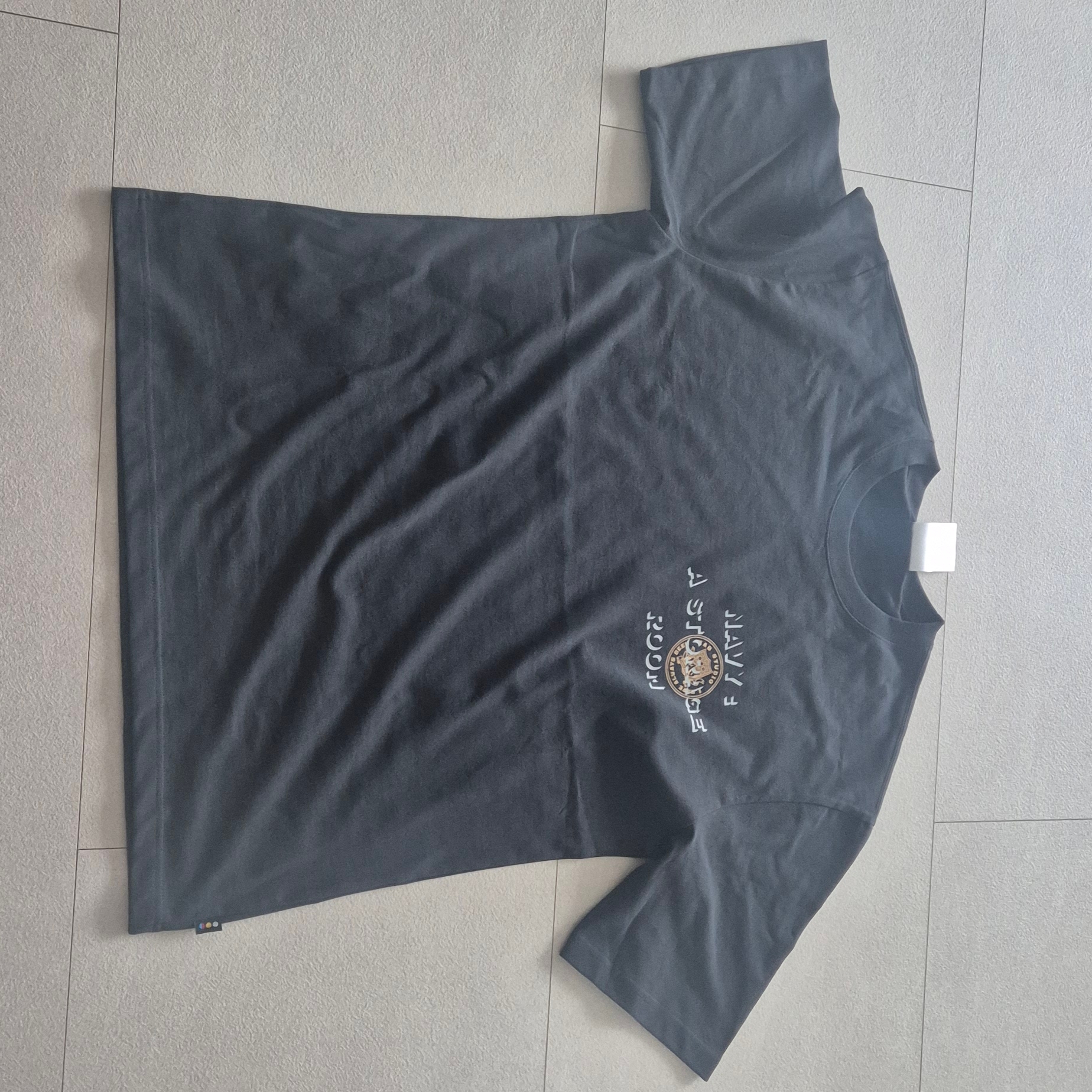 IAB Studio Storage Room T-Shirt Gray 착용 스타일