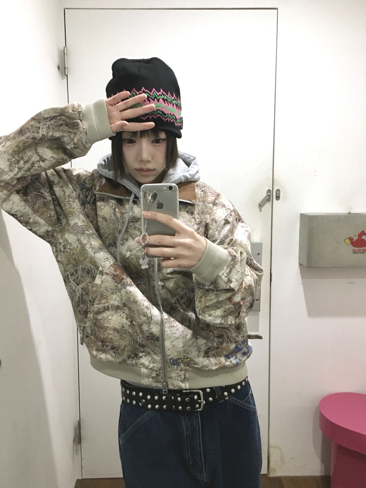 [더블적립] YESEYESEE Zip Work Jacket Camo, [더블적립] YESEYESEE SN Pointy Beanie Black 착용 스타일 - 1