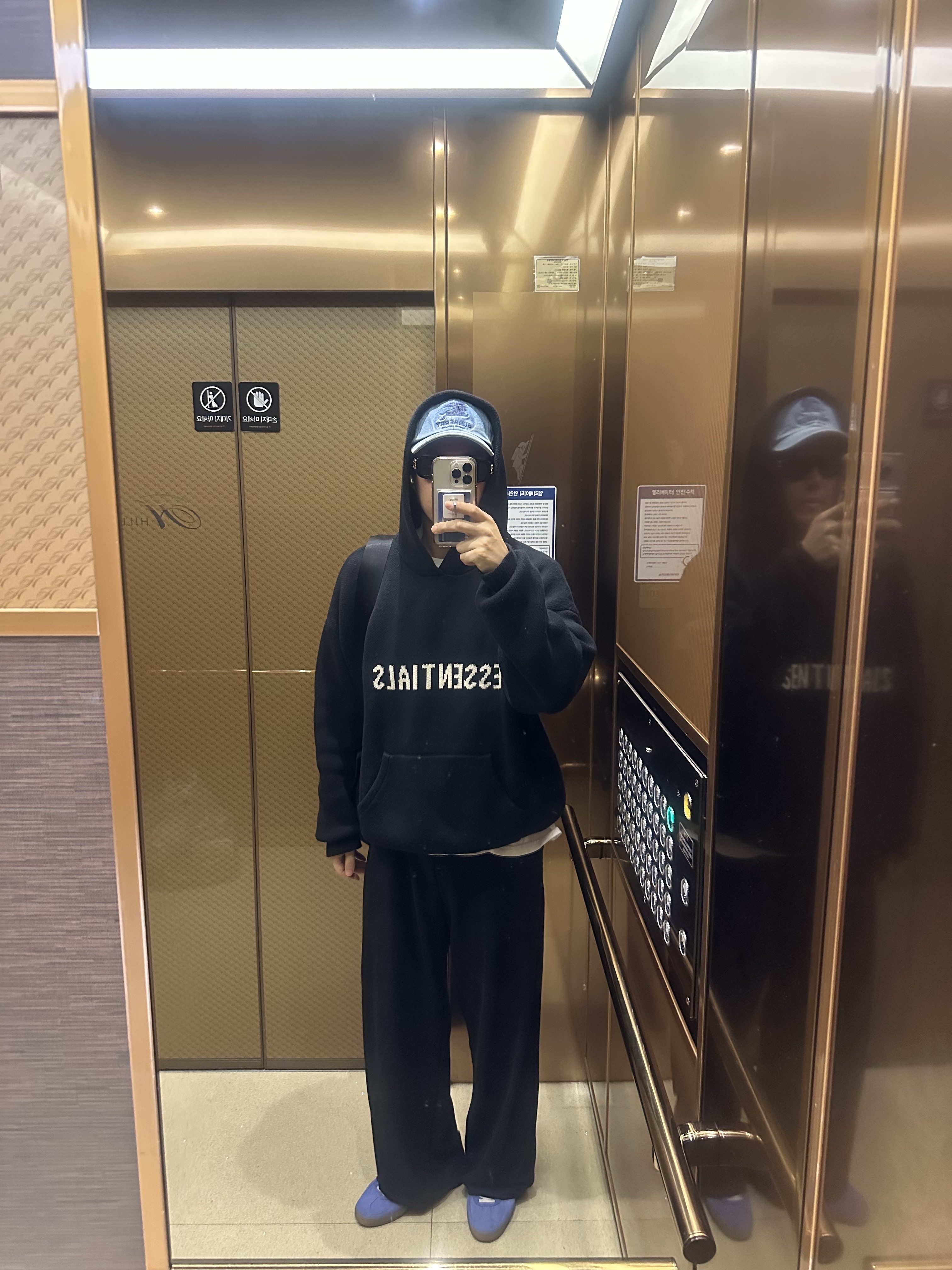 Supreme x Burberry Denim 6-Panel Washed Blue - 22SS, Essentials Knit Hoodie Black - 20FW 착용 스타일