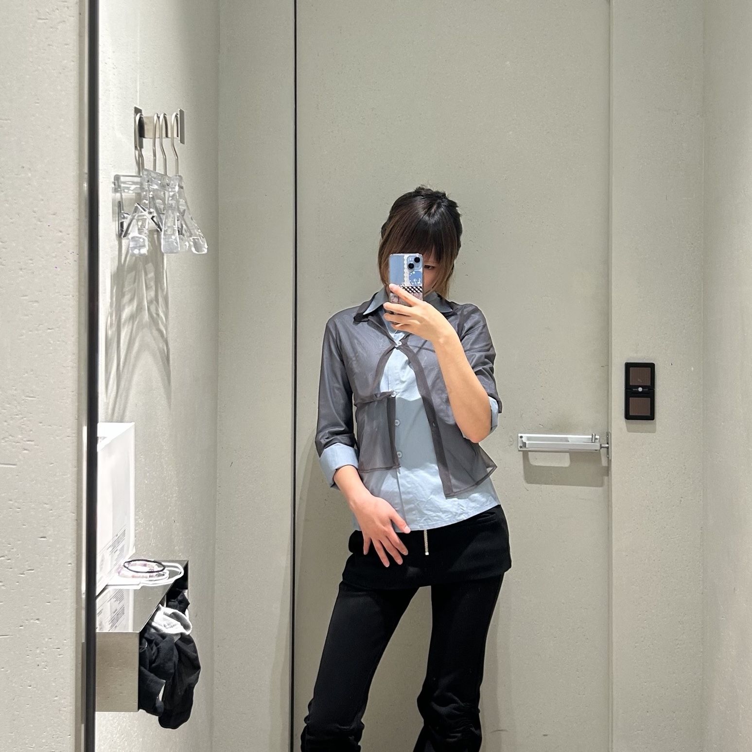 Nache Women Out In Layered Shirt Light Blue - 26SS 착용 스타일 - 2