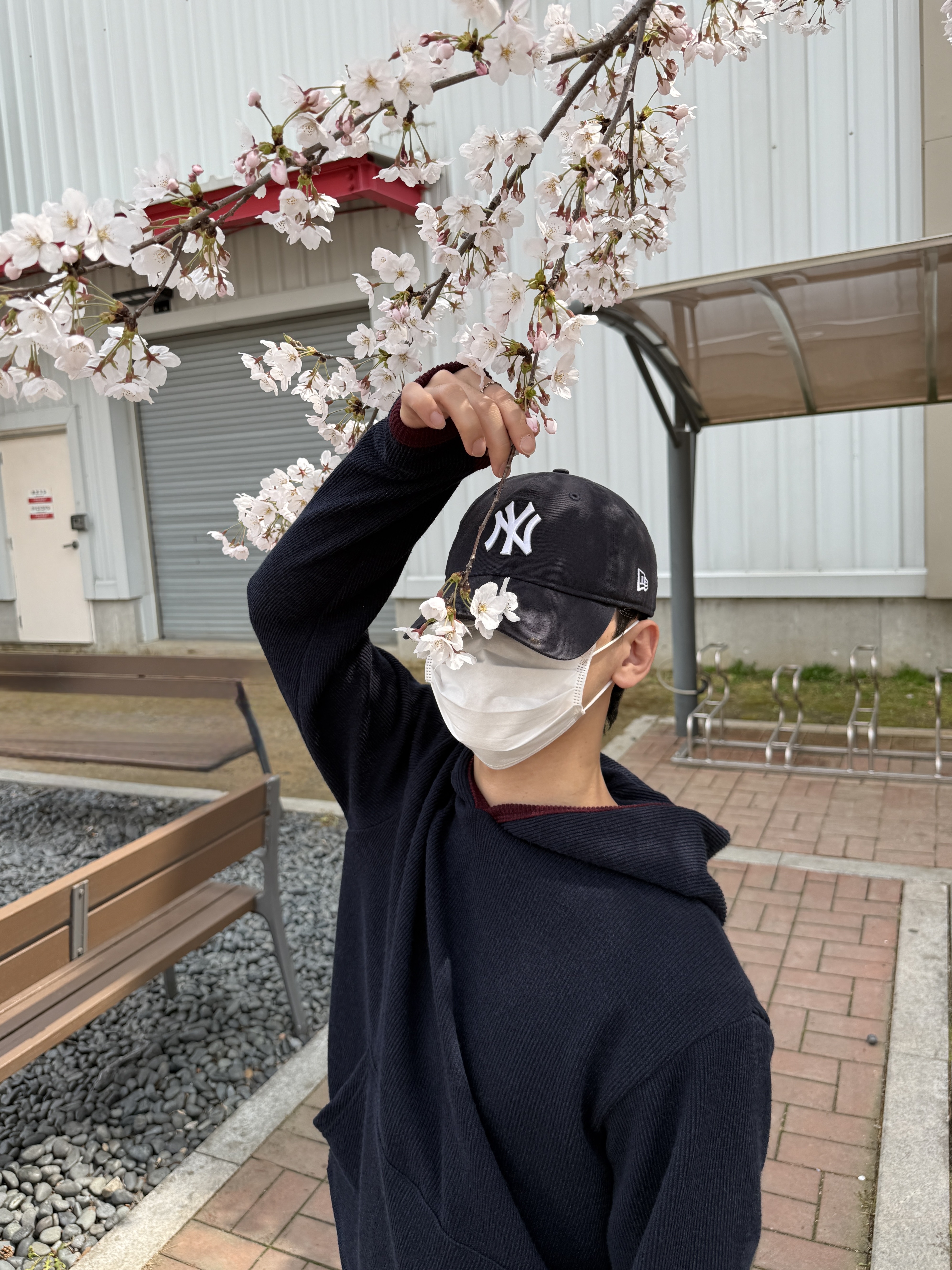 New Era 59Fifty MLB Authentic New York Yankees Game Navy, New Era x MoMA New York Yankees Cap Navy 착용 스타일 - 3