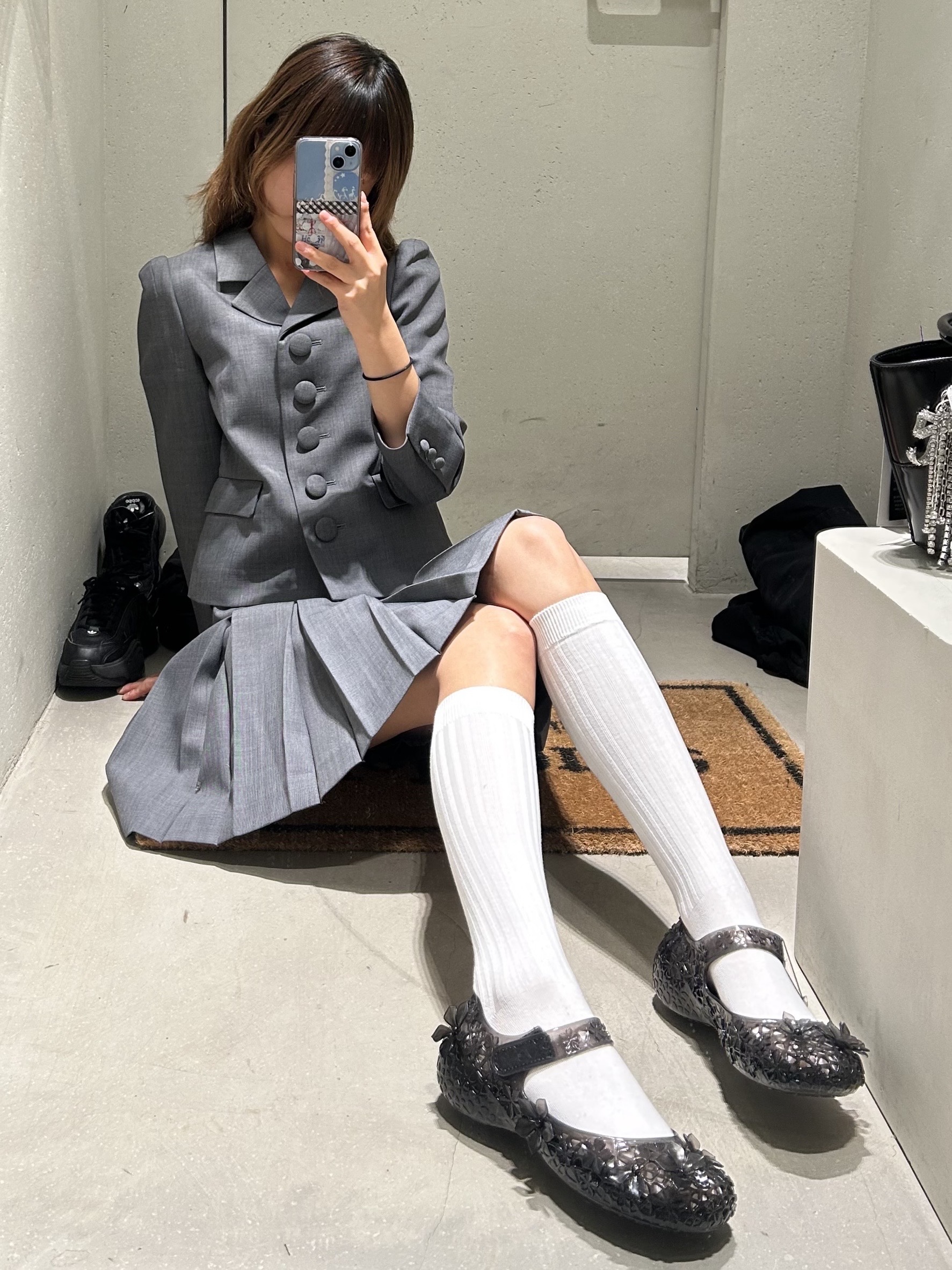 Shushu/Tong Women Lapel Short Jacket Grey - 25FW 착용 스타일 - 2