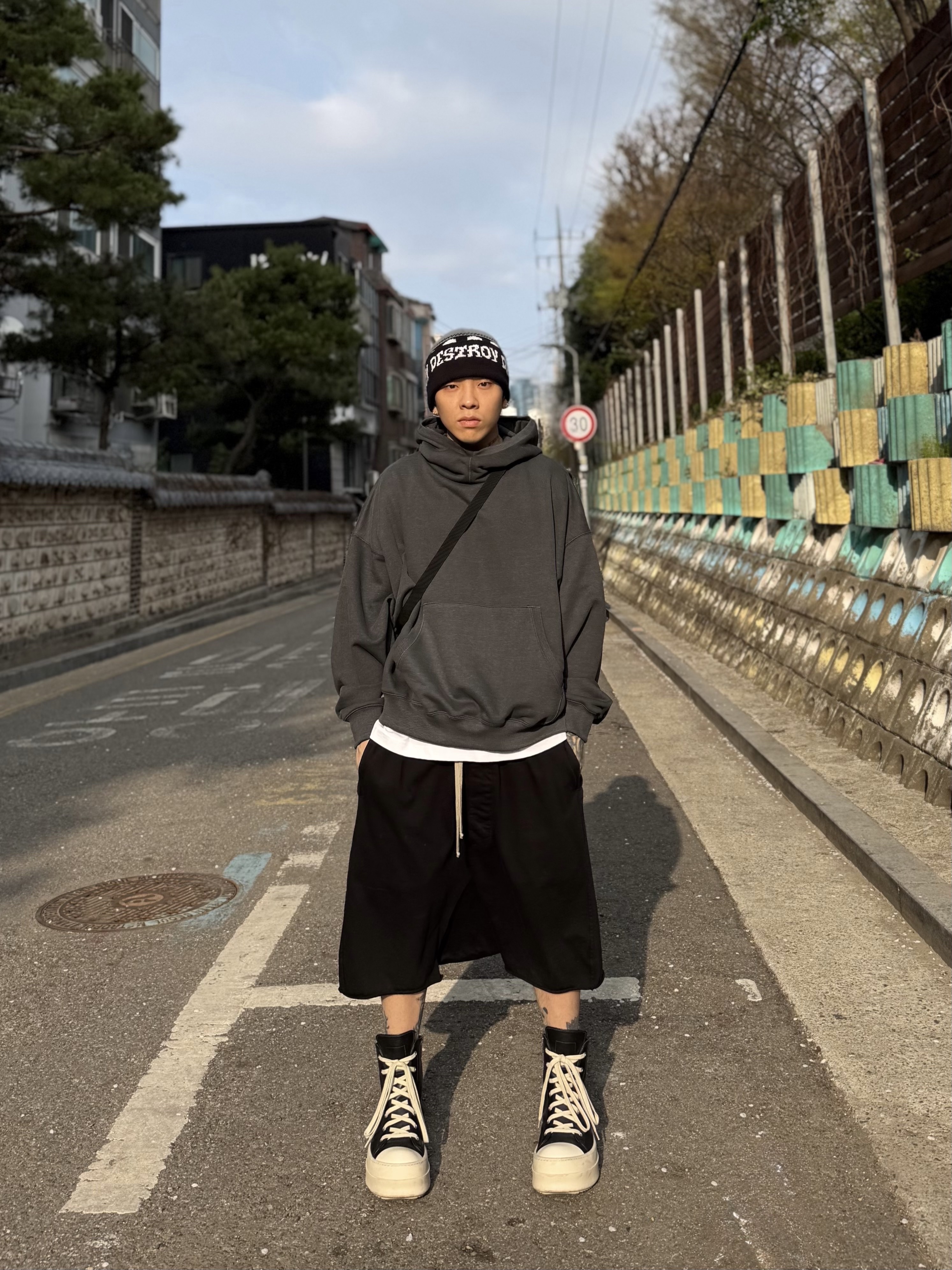 Rick Owens Mega Bumper Sneakers Black Milk 착용 스타일 - 3