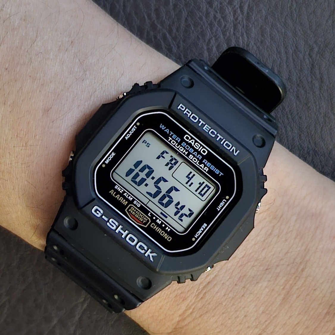 Casio G-Shock G-5600UE-1 착용 스타일 - 2