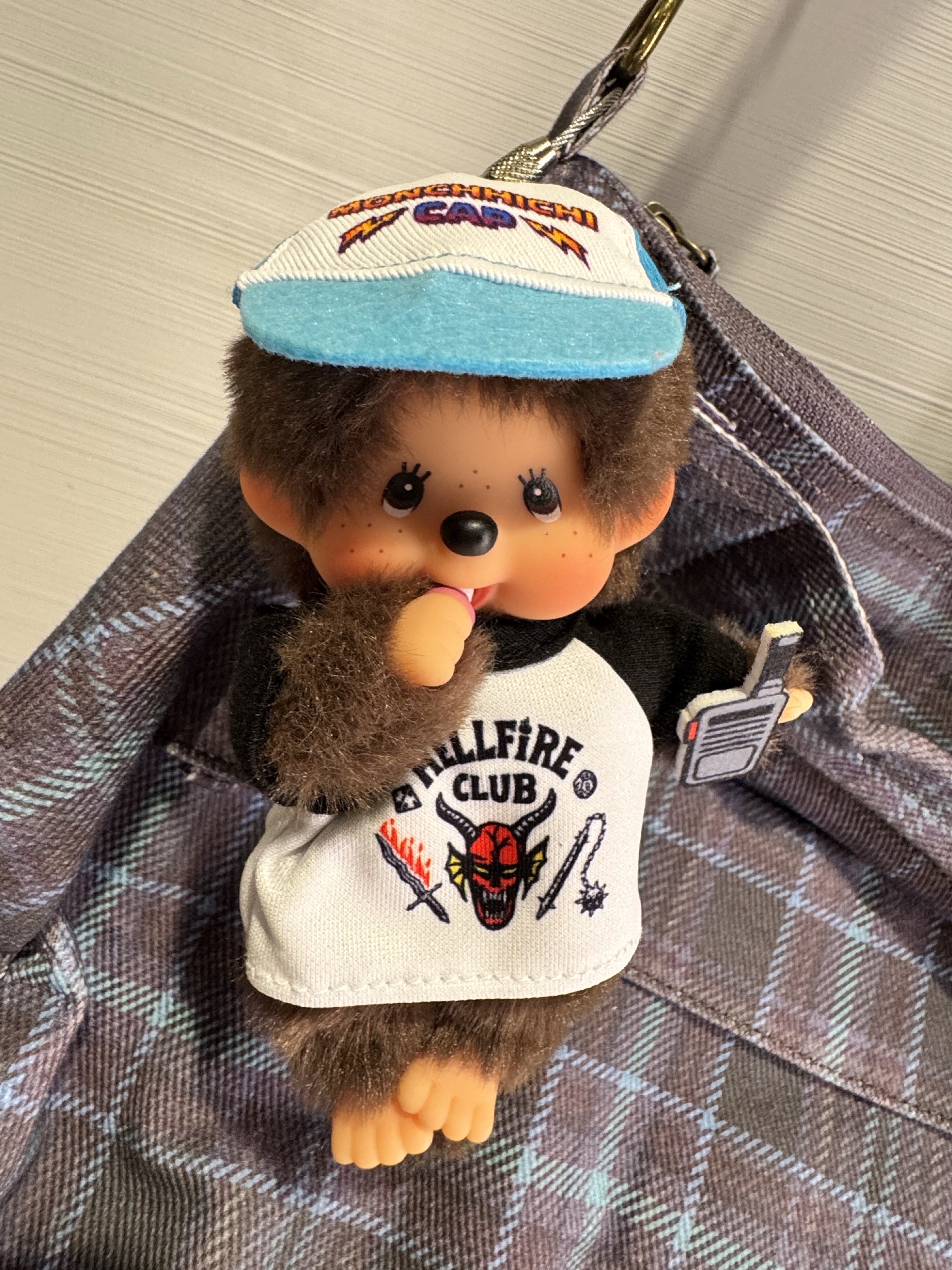Monchhichi x Strange Things Key Chain Hellfire Club 착용 스타일 - 1