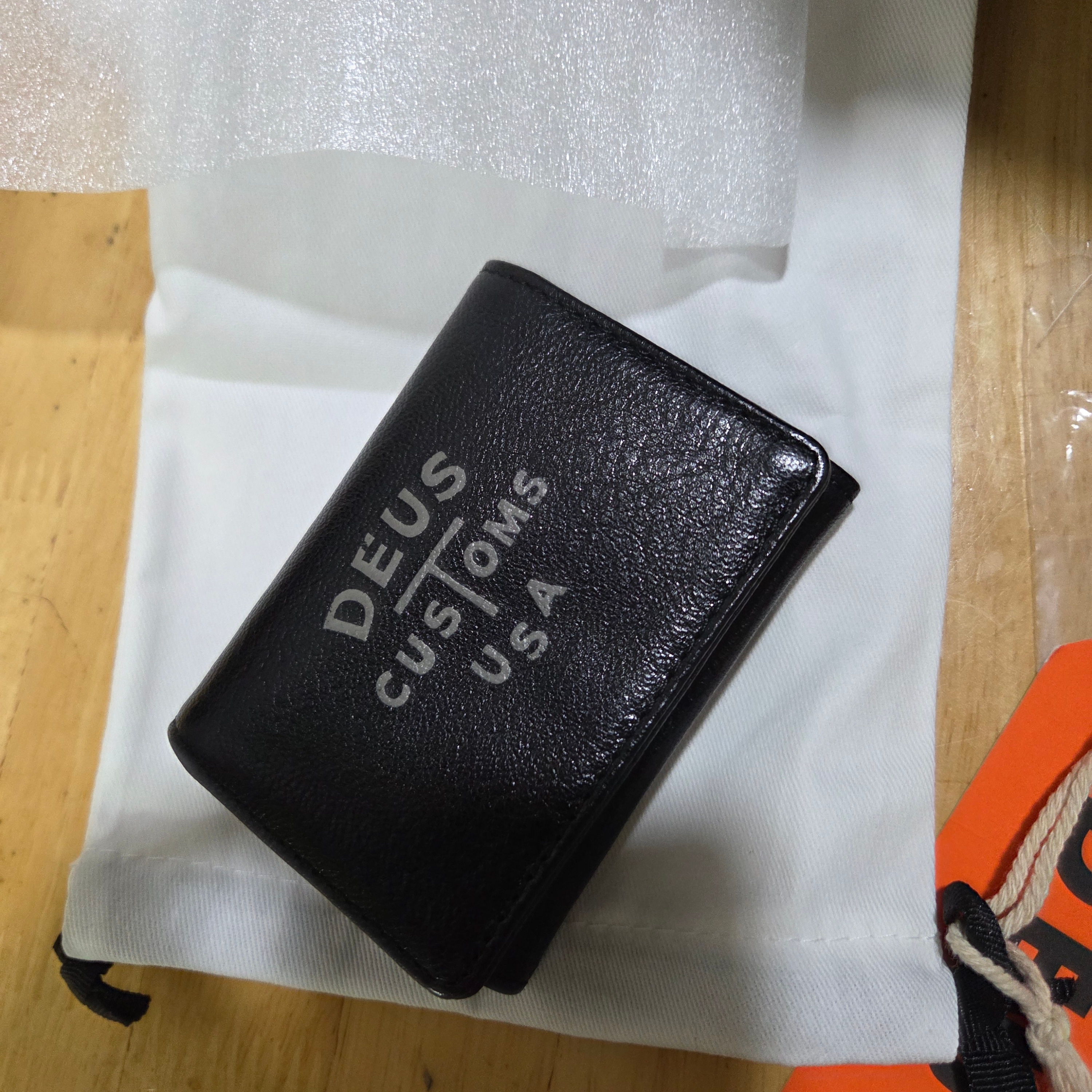[6% 적립] Deus Ex Machina The Leather Wallet Black 착용 스타일