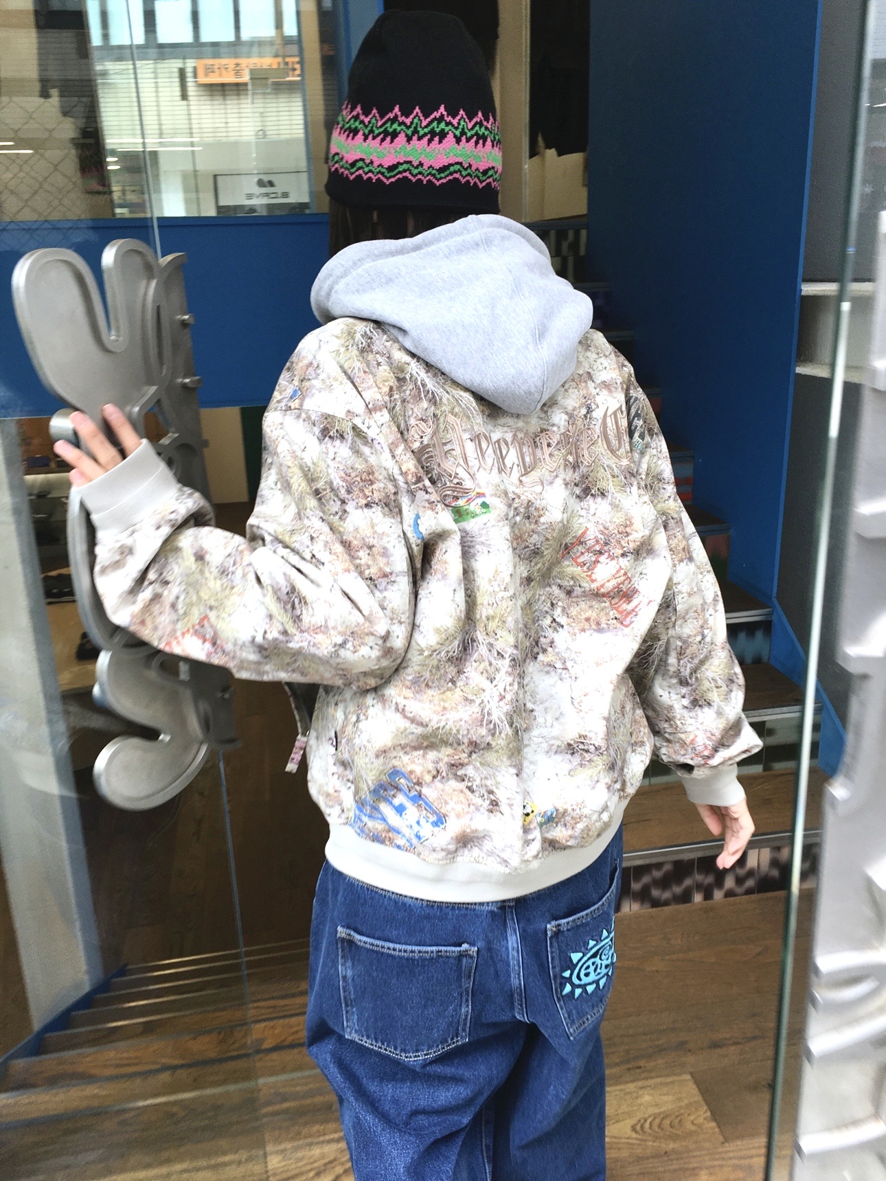 [더블적립] YESEYESEE Zip Work Jacket Camo, [더블적립] YESEYESEE SN Pointy Beanie Black 착용 스타일 - 4