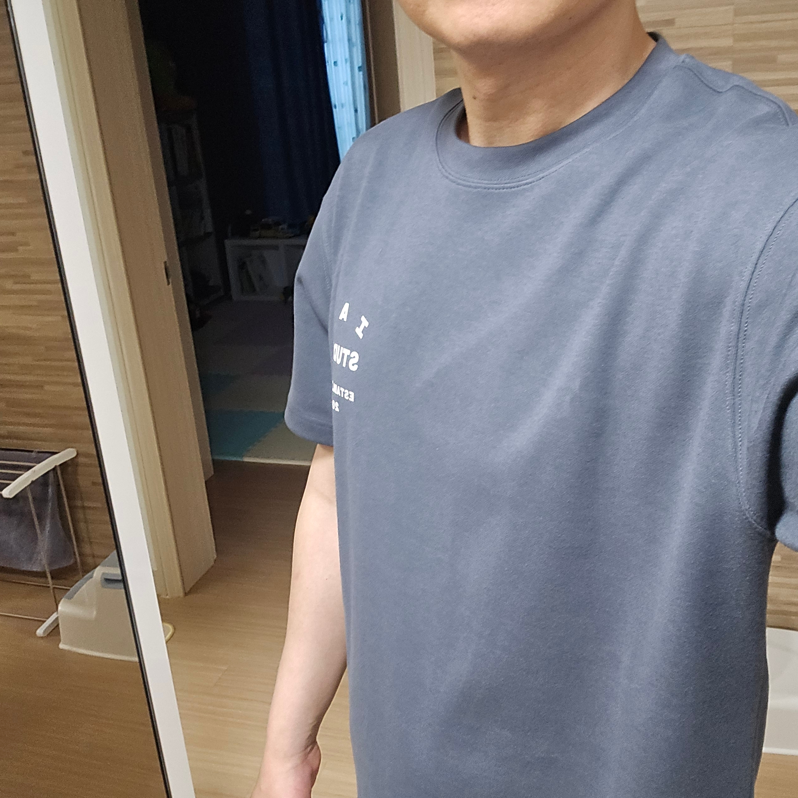 IAB Studio 26 IAB T-Shirt Charcoal White 착용 스타일