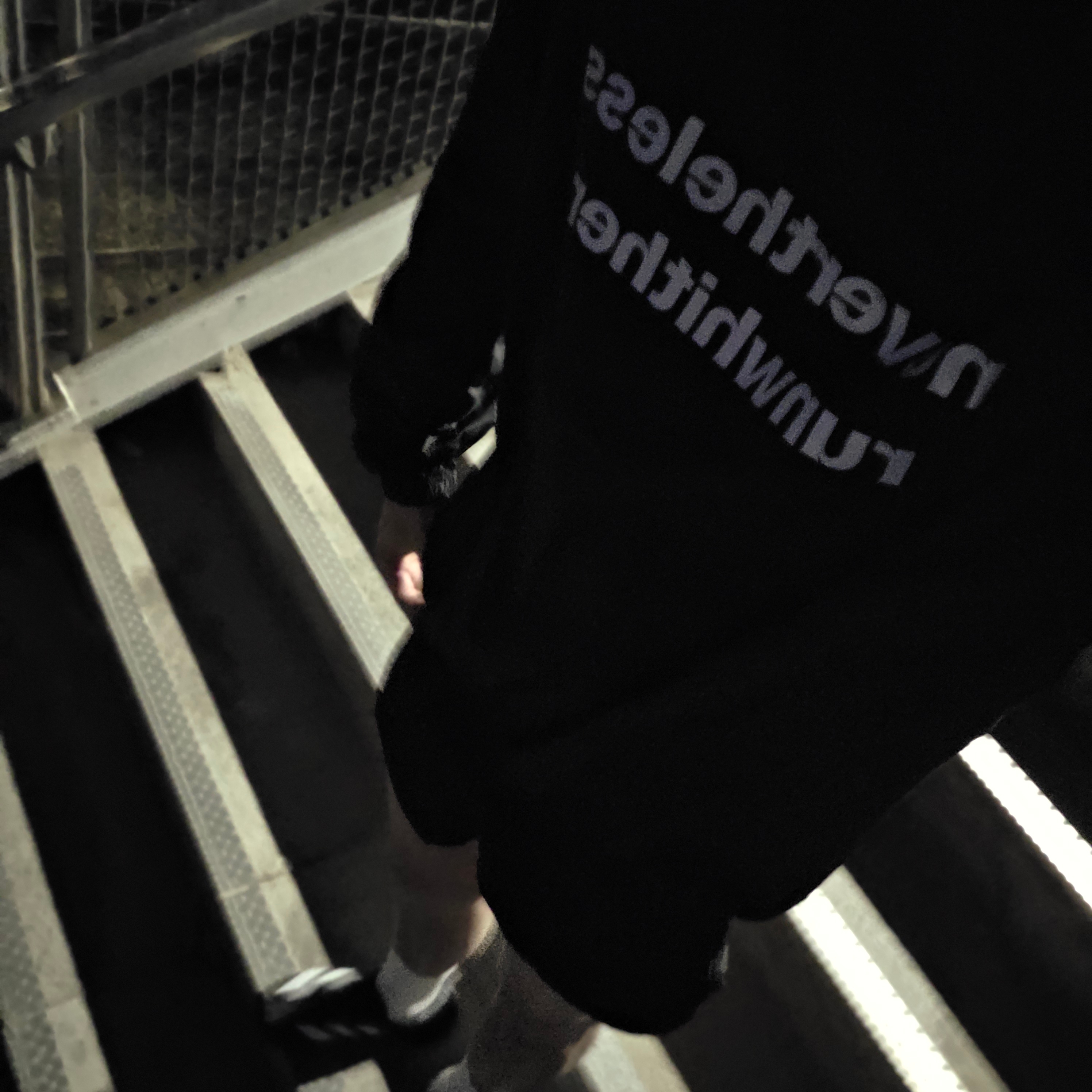 [KREAM 단독] runwhither Mesh Cap Black, [KREAM 단독] runwhither Windbreaker MTM Black 착용 스타일 - 1