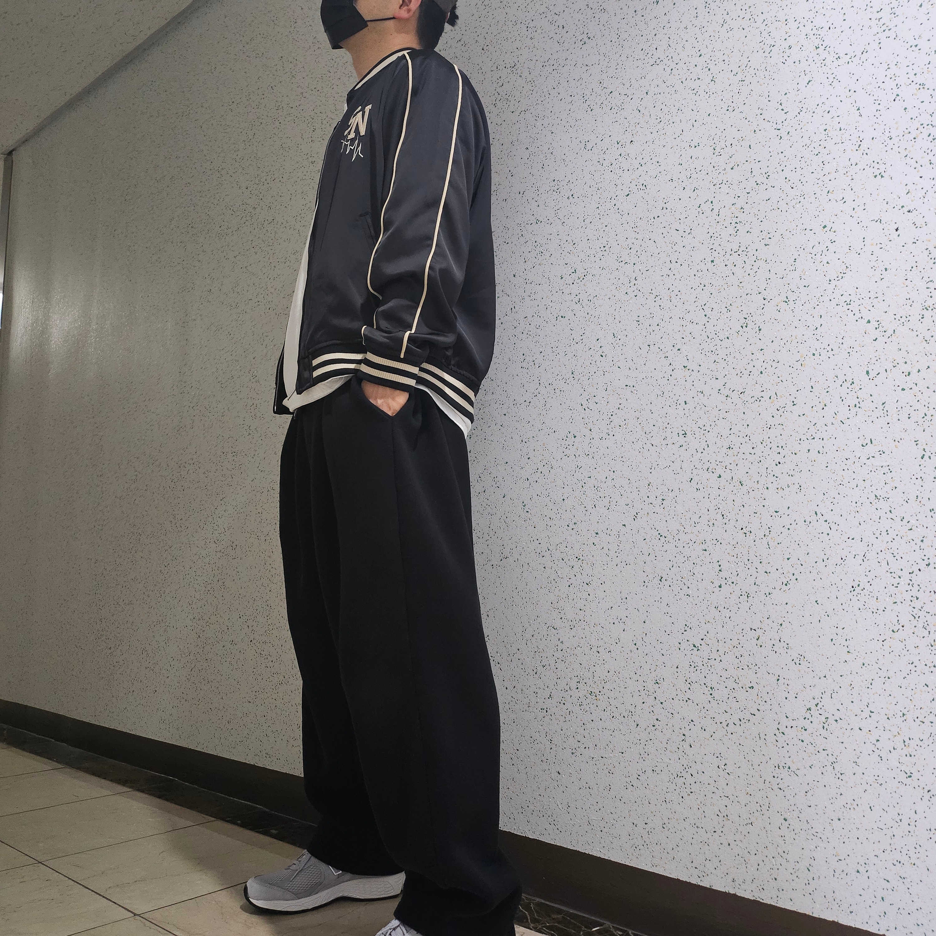 [20% 쿠폰] New Balance 2002R Grey 착용 스타일