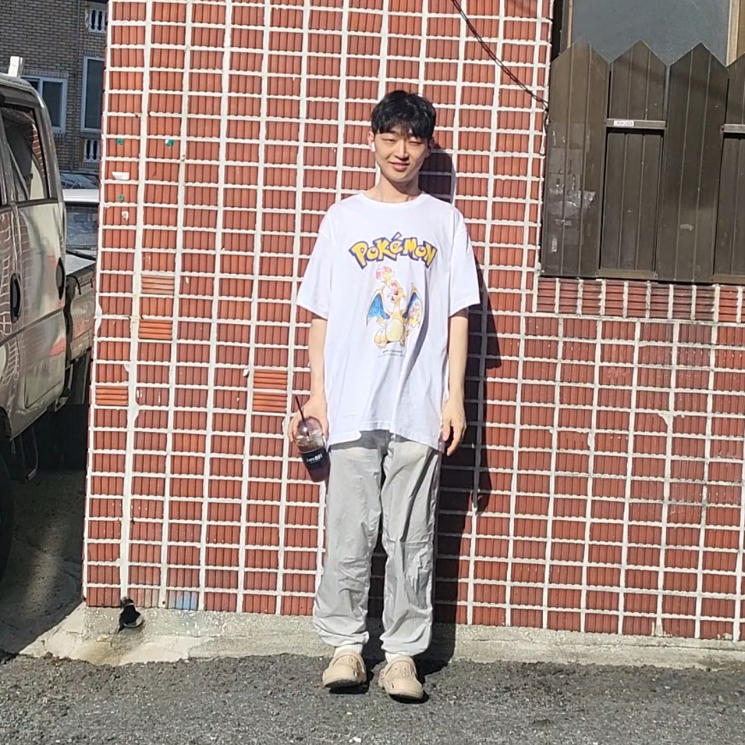 Uniqlo UT x Pokemon Graphic T-Shirt 1A White, Nike x Kim Jones Printed Track Pants White - US/EU 착용 스타일