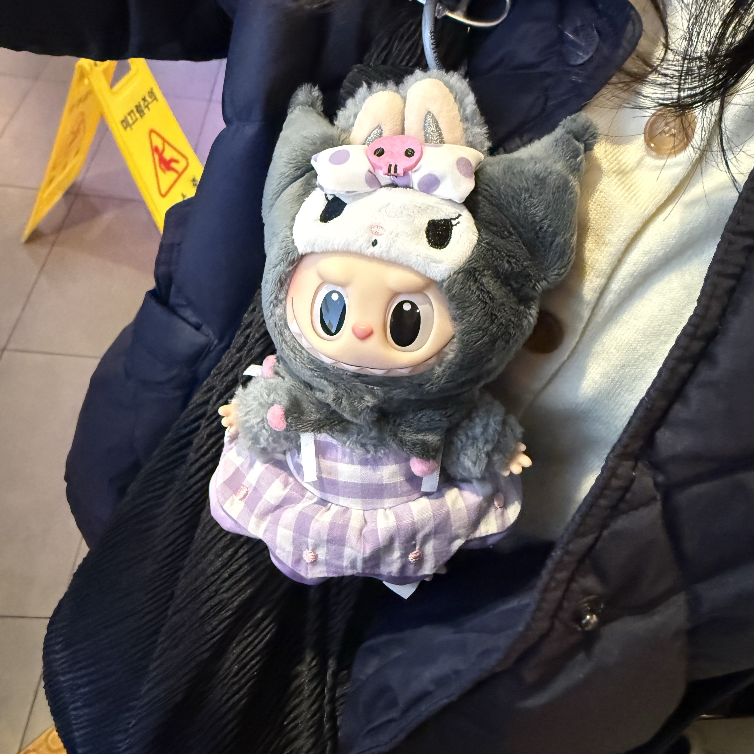 Pop Mart Labubu The Monsters x Hello Kitty And Friends Series Plush Pendant Kuromi (Opened Case) 착용 스타일
