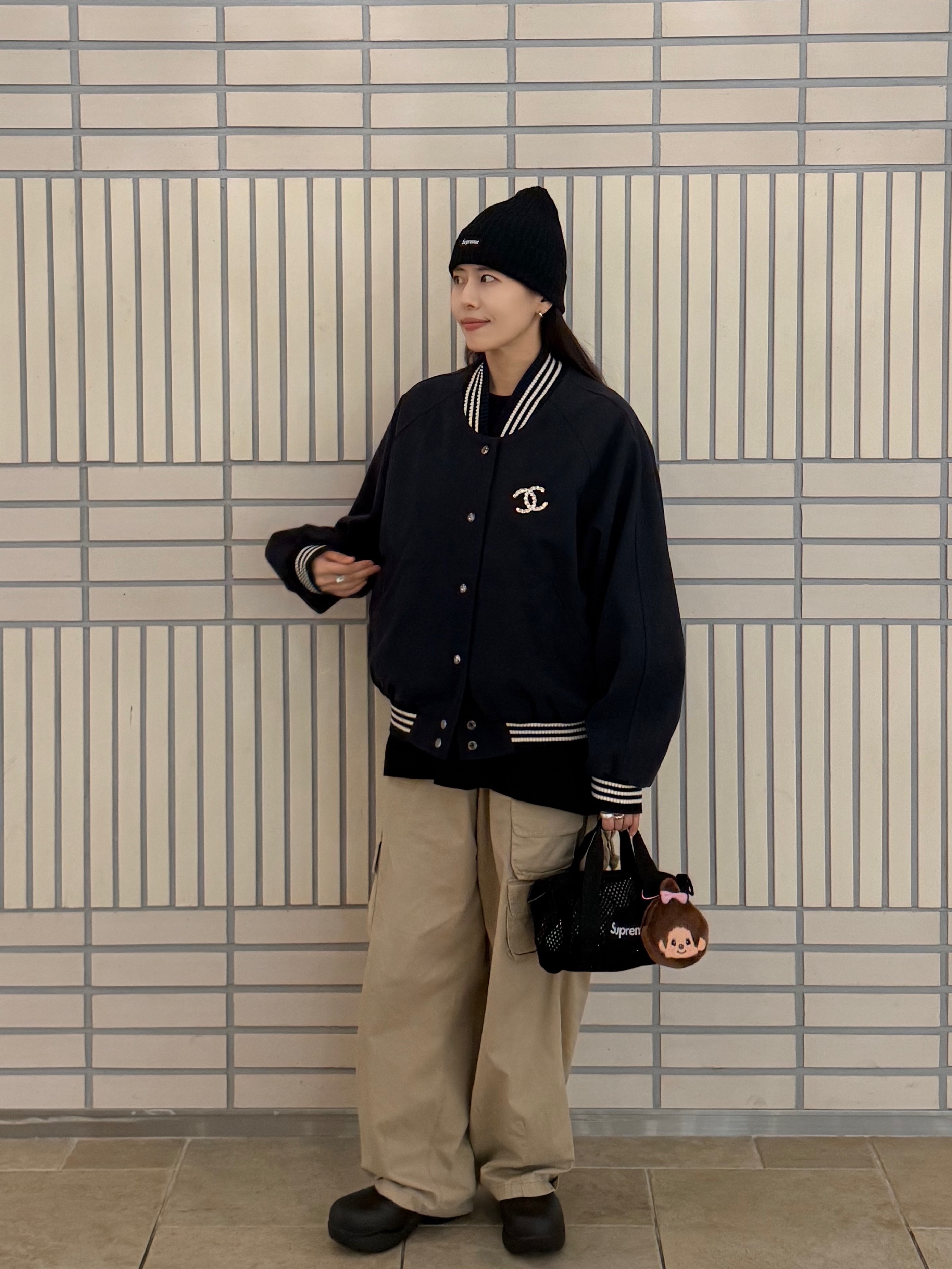 Supreme Overdyed Beanie Black, CDG Logo T-Shirt Black 착용 스타일 - 2