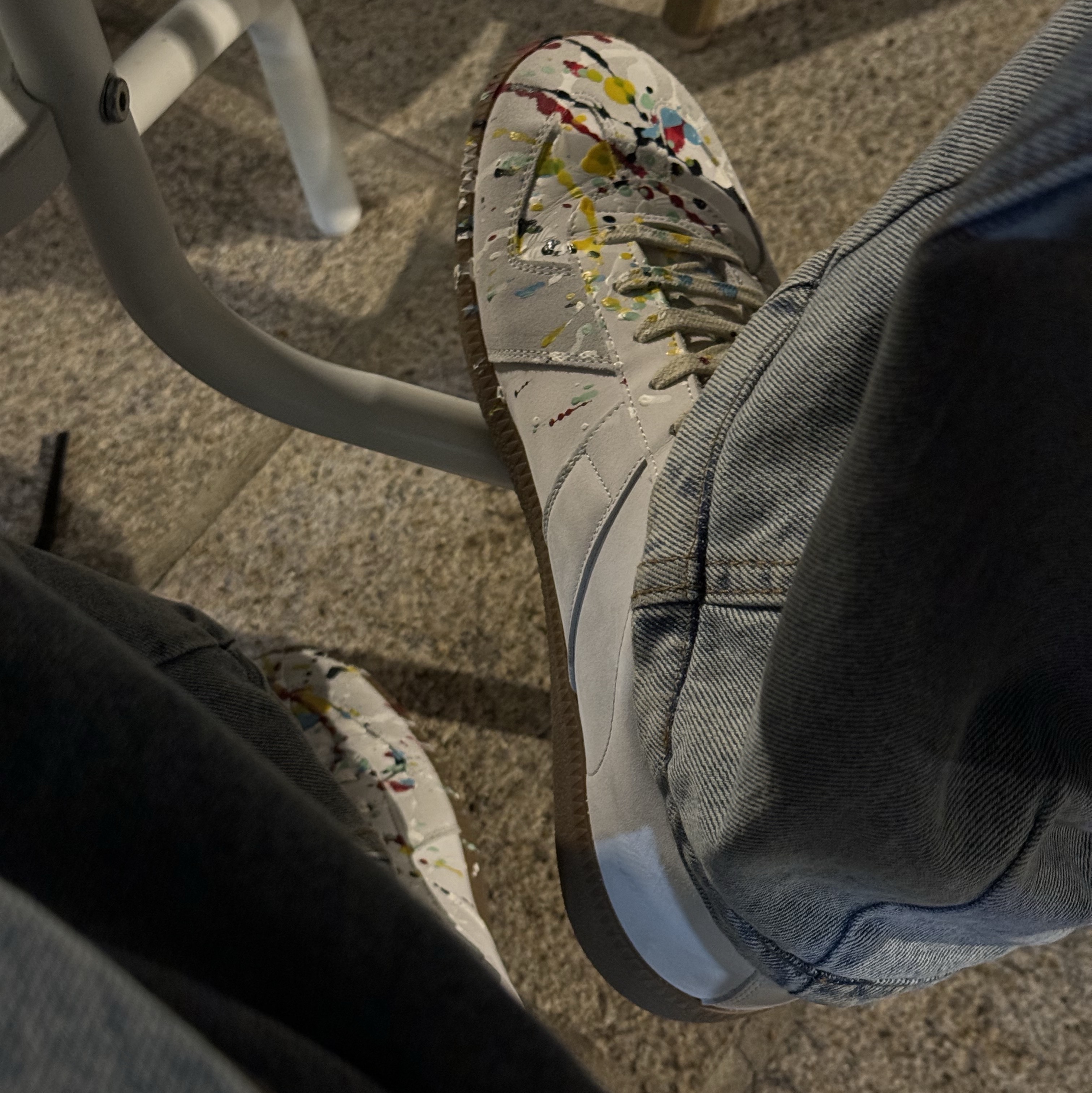 Maison Margiela Replica Paint Drop Sneakers 착용 스타일 - 3