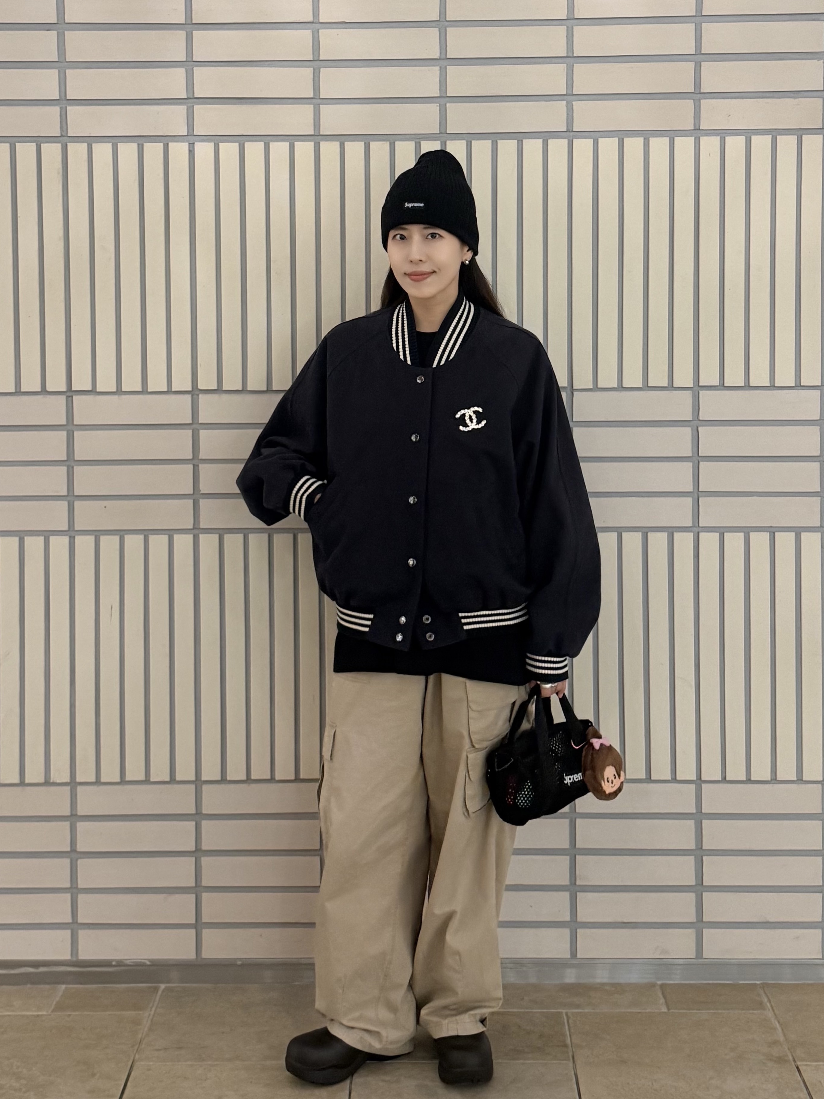 Supreme Overdyed Beanie Black, CDG Logo T-Shirt Black 착용 스타일 - 1