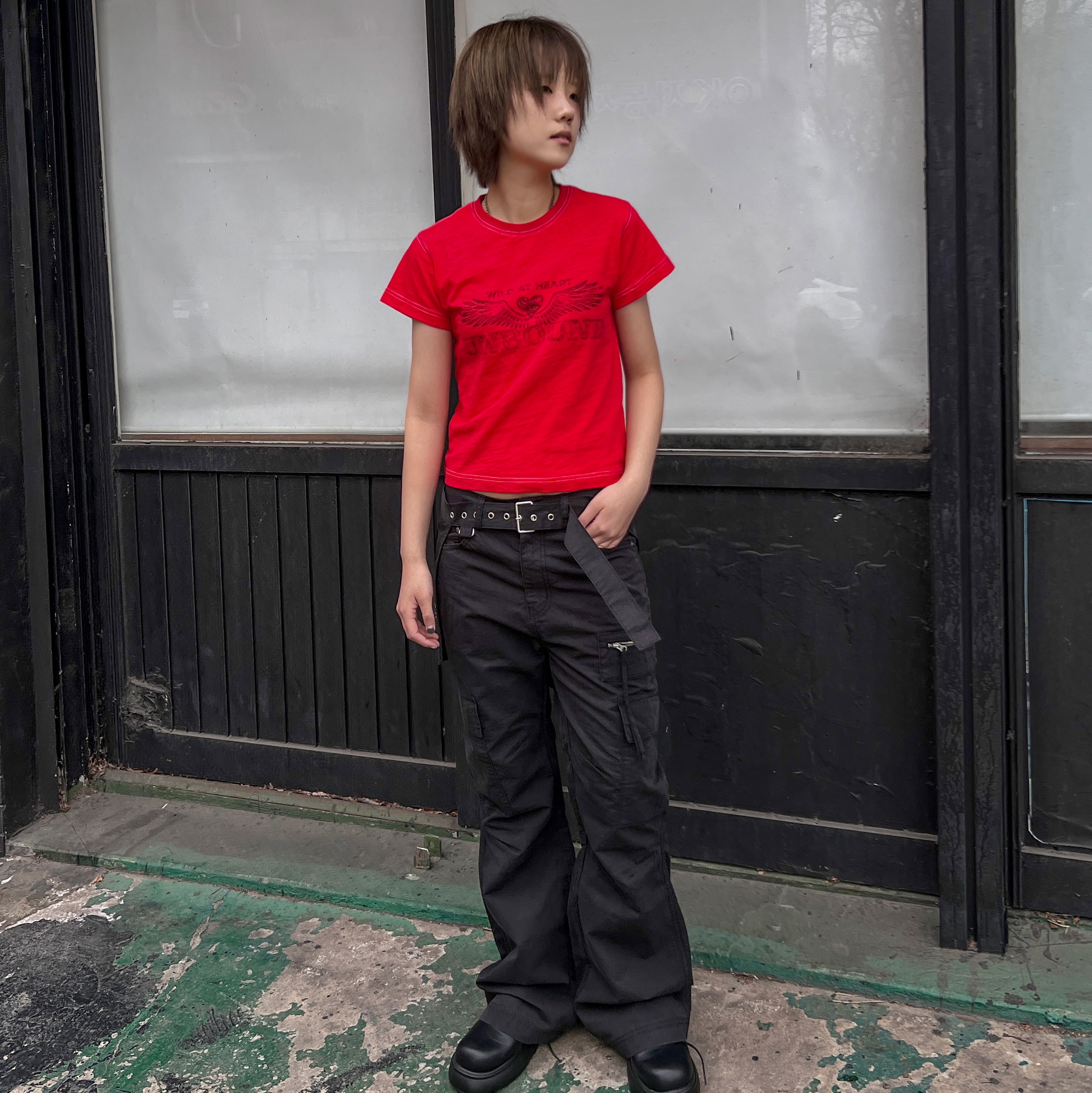 MAINBOOTH Heartwing T-shirt Red 착용 스타일 - 1