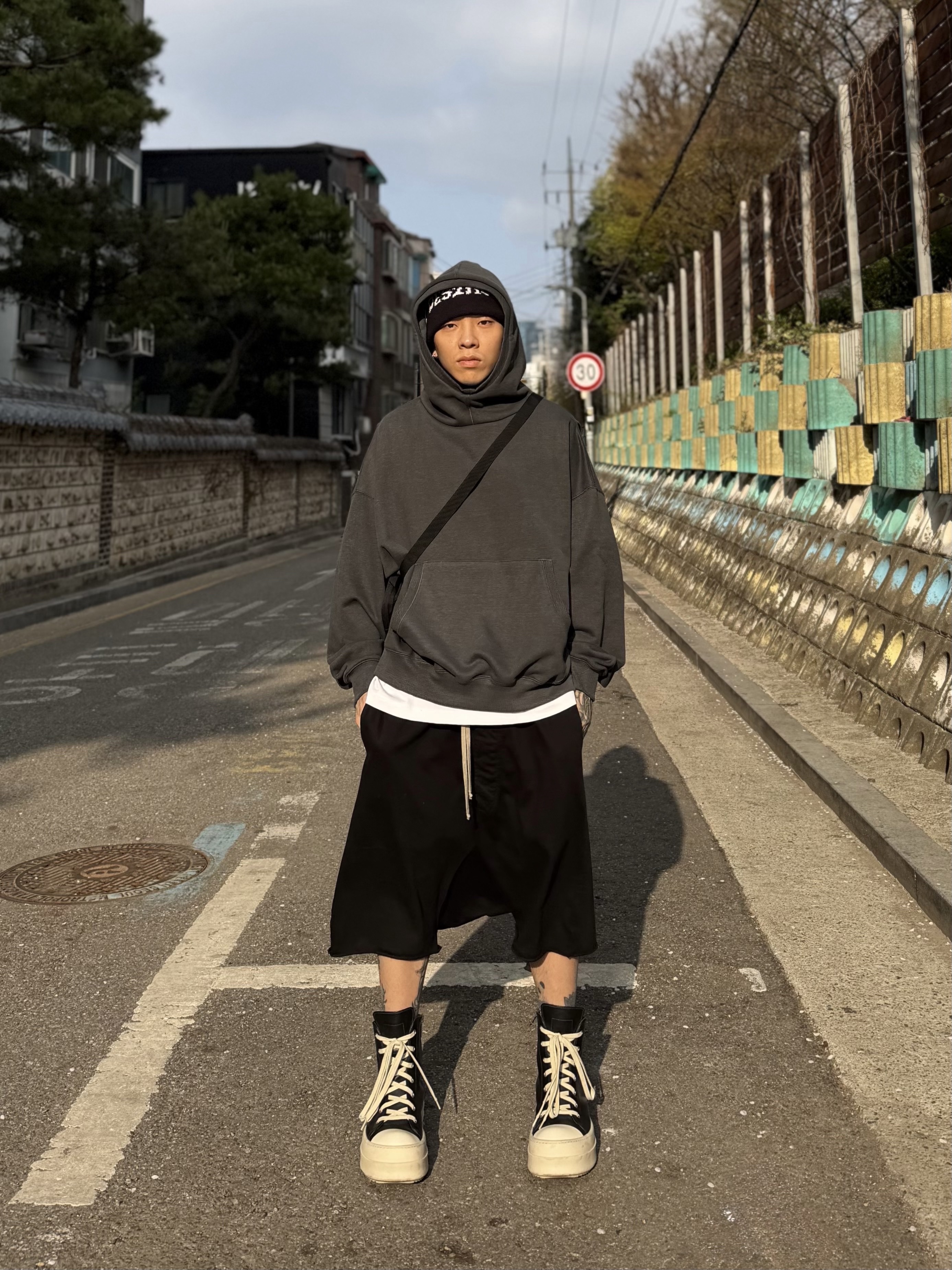Rick Owens Mega Bumper Sneakers Black Milk 착용 스타일 - 10