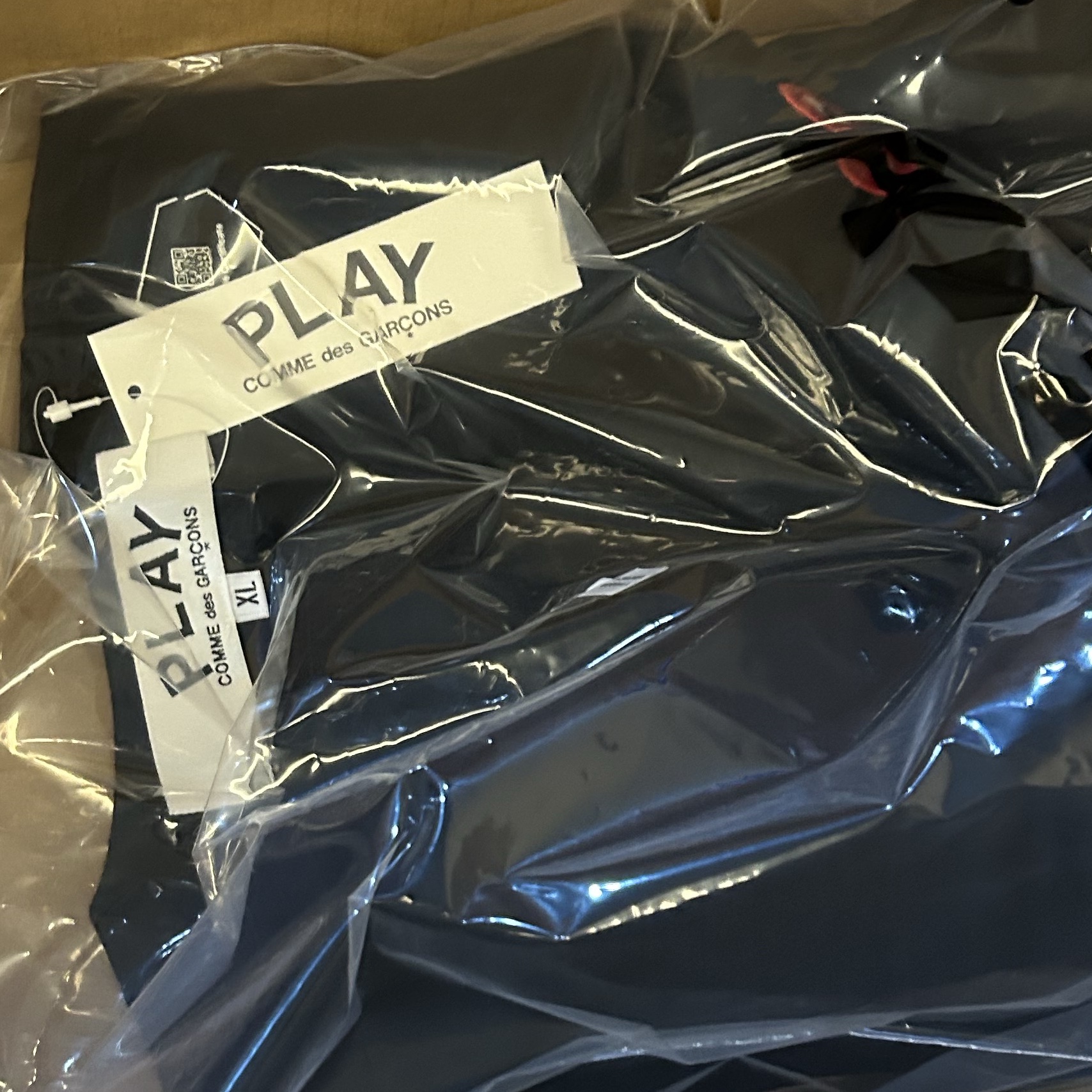 Play Comme des Garcons Red Heart T-Shirt Black 착용 스타일