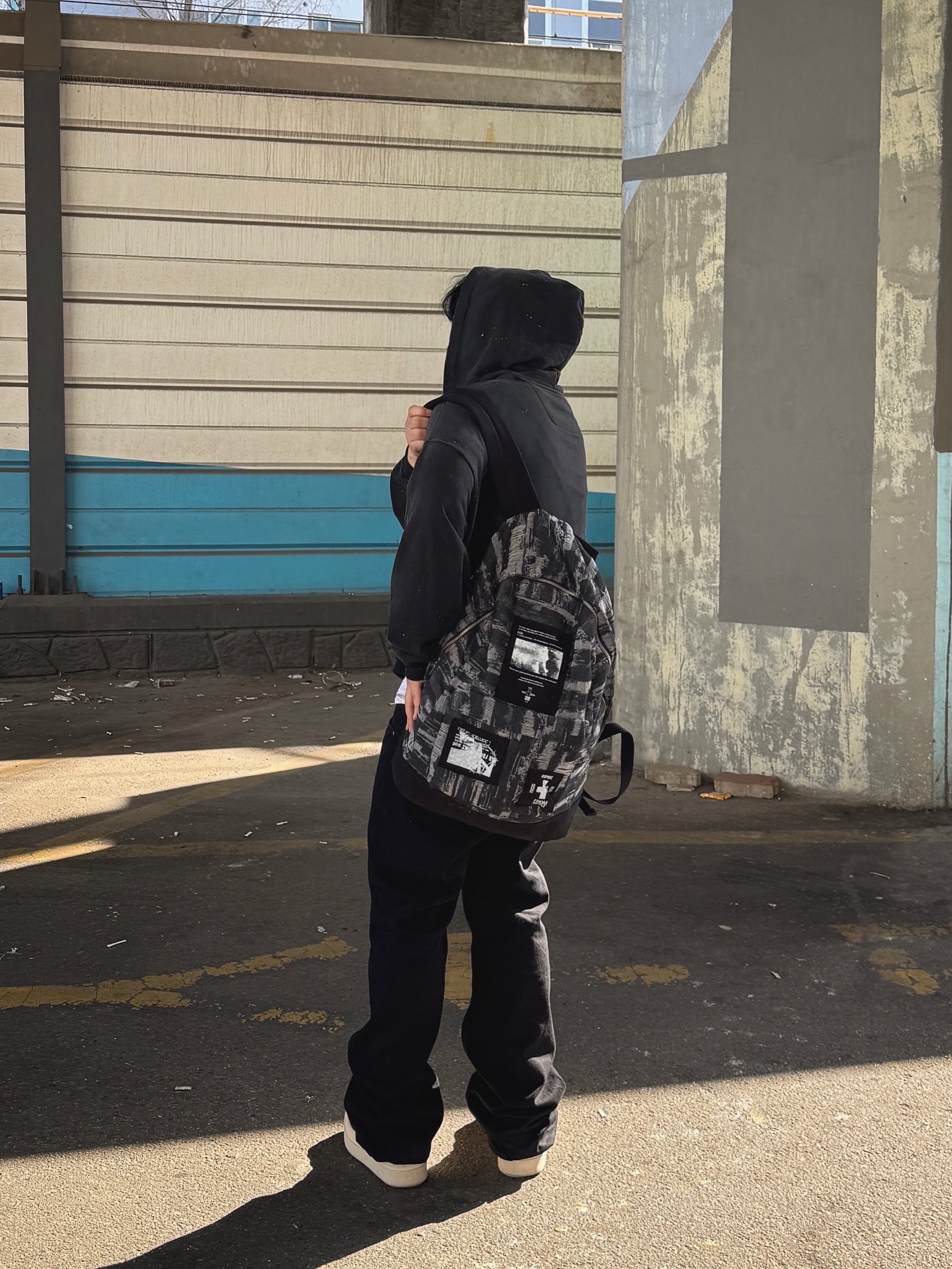 [더블적립]farfromwhat far patch cotton backpack_black 착용 스타일 - 2