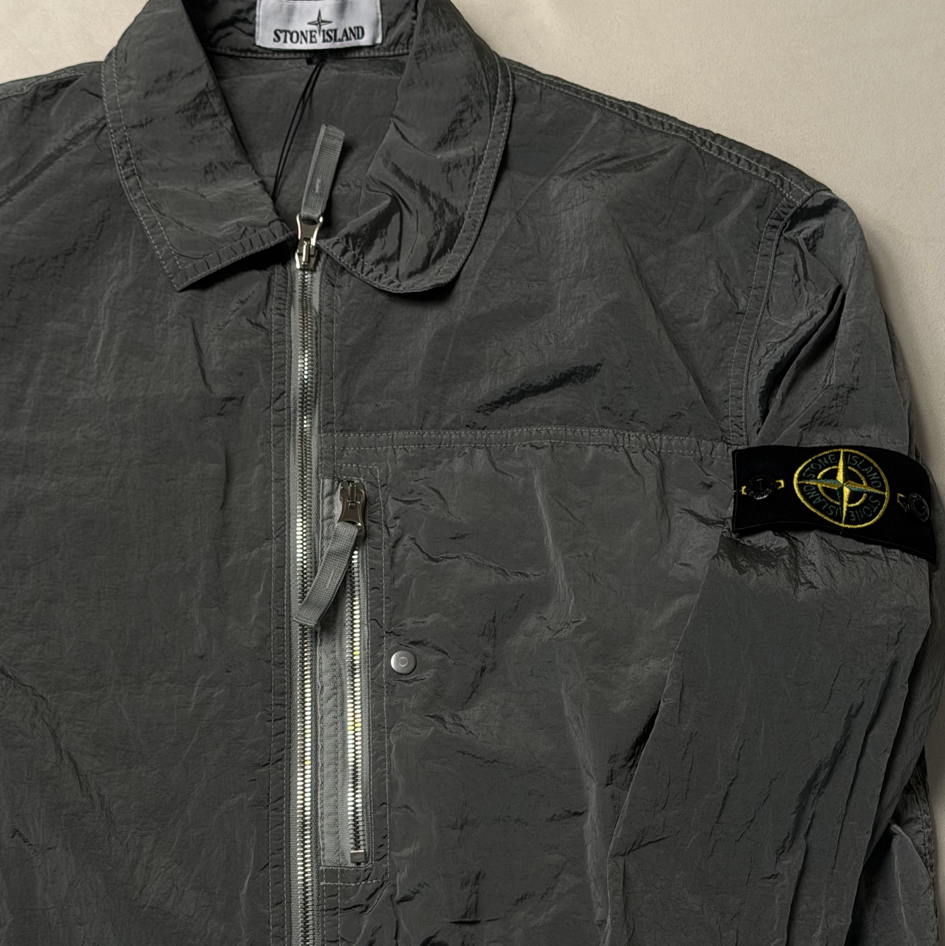 Stone Island 1200038 Nylon Metal In Econyl Regular-Fit Overshirt with Zip Pocket Pearl Grey - 26SS 착용 스타일 - 1