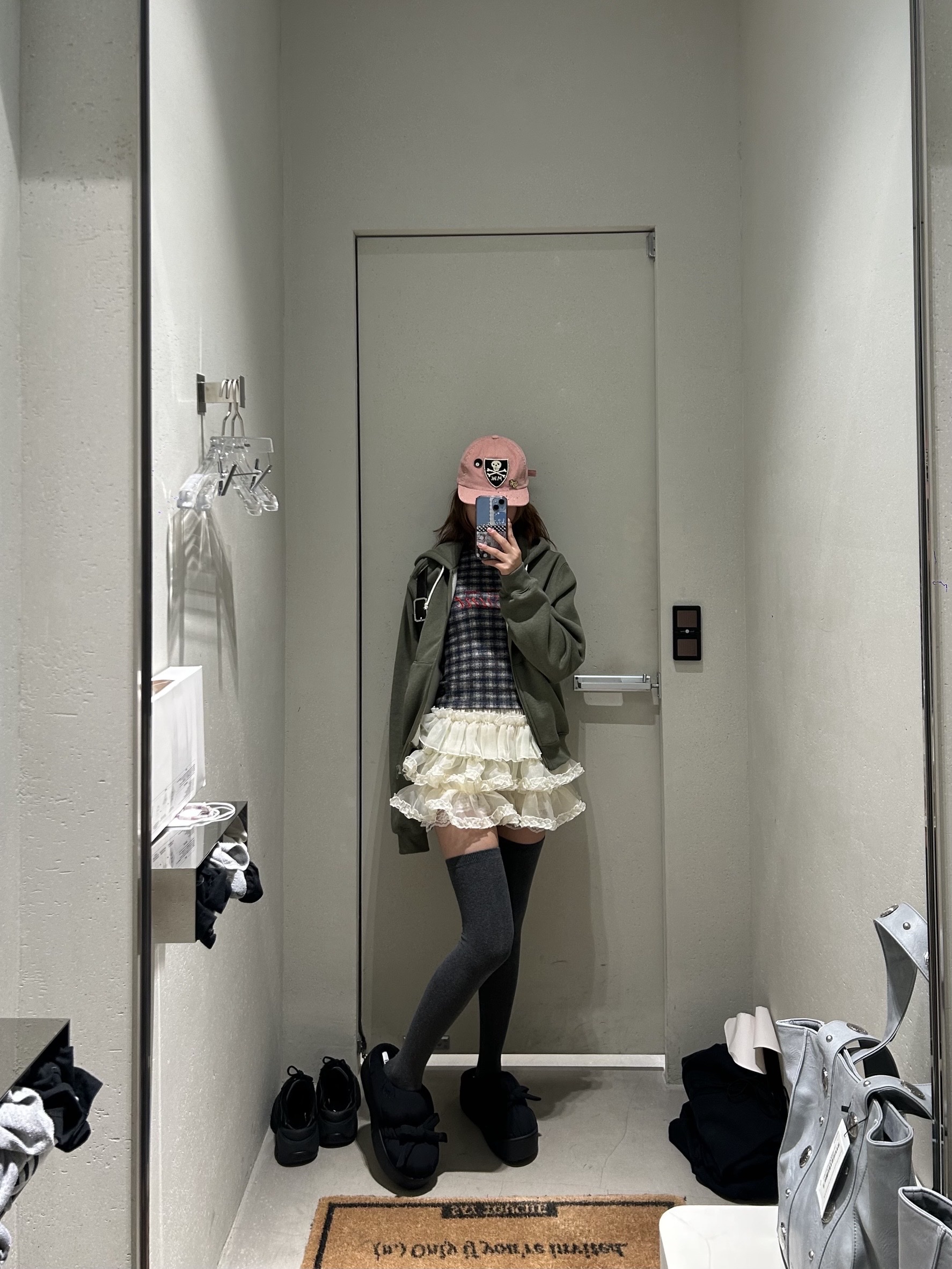 Avavav Women T-Shirt Checked Blue - 25FW, MadeWorn M.W. Pink - 26SS 착용 스타일 - 3