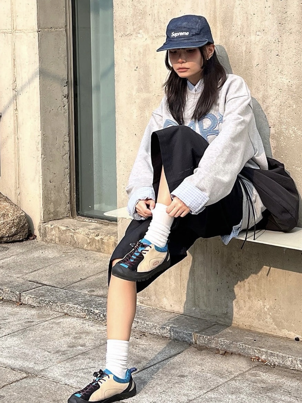 (W) Keen Jasper Rocks SP Sneakers Beige, Supreme Washed Chino Twill Camp Cap Indigo - 25SS 착용 스타일 - 4