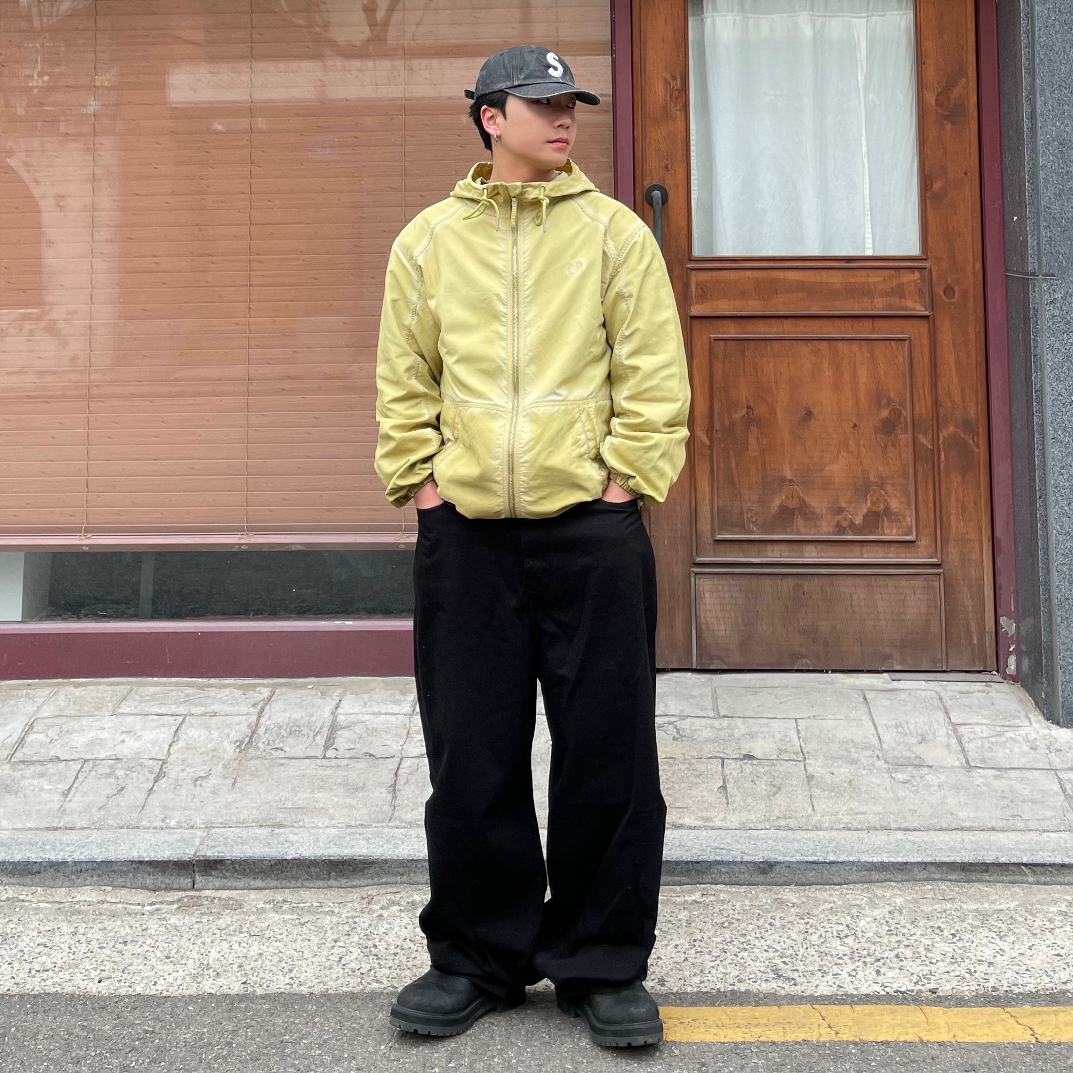 Supreme Pigment Canvas S Logo 6-Panel Black - 23SS 착용 스타일 - 1