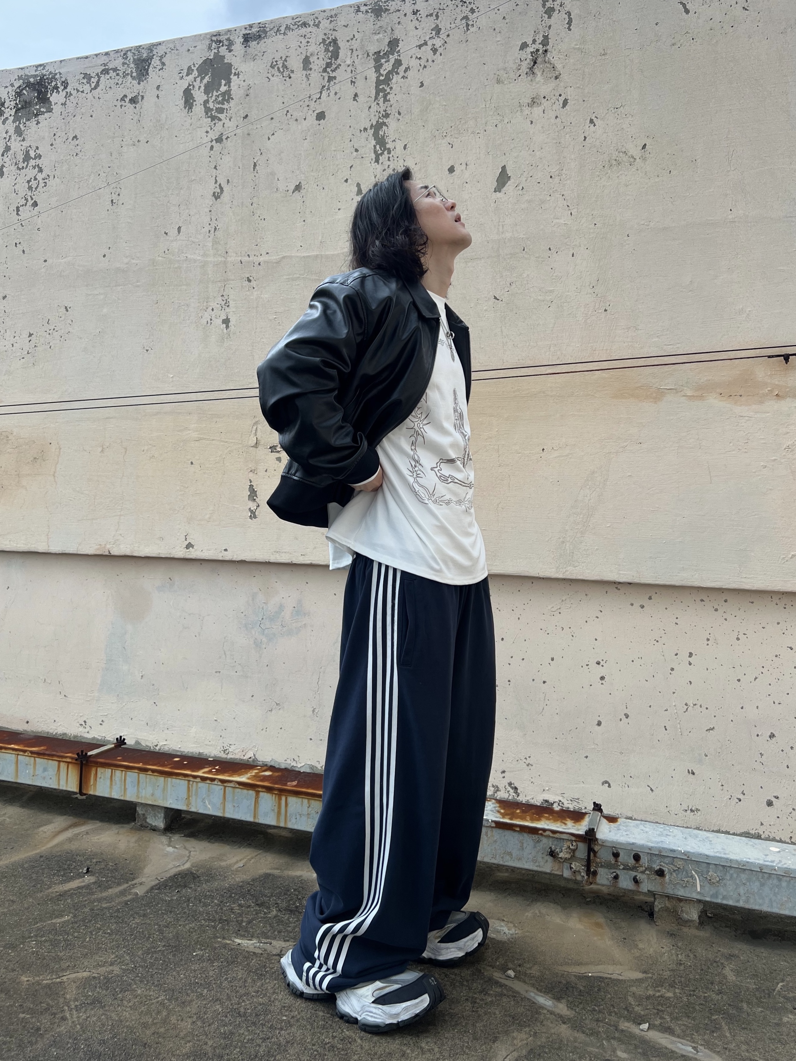 Balenciaga Cargo Sneakers White Grey 착용 스타일 - 7