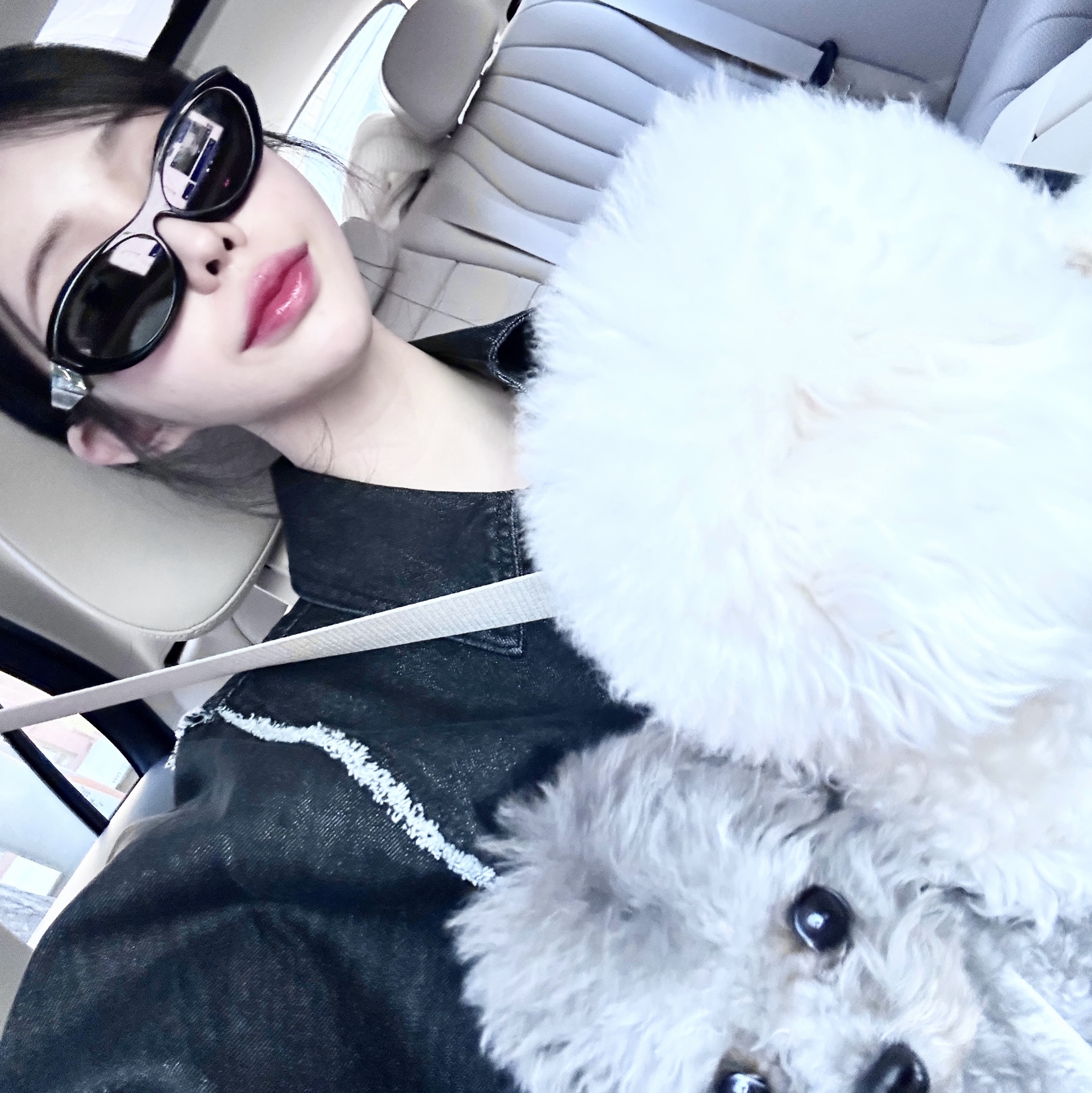 Prada Symbole Sunglasses Slate Gray Lenses Alternative fit, SONGZIO COLLECTION Polyptych Embroidered Denim Shirt Black 착용 스타일 - 2