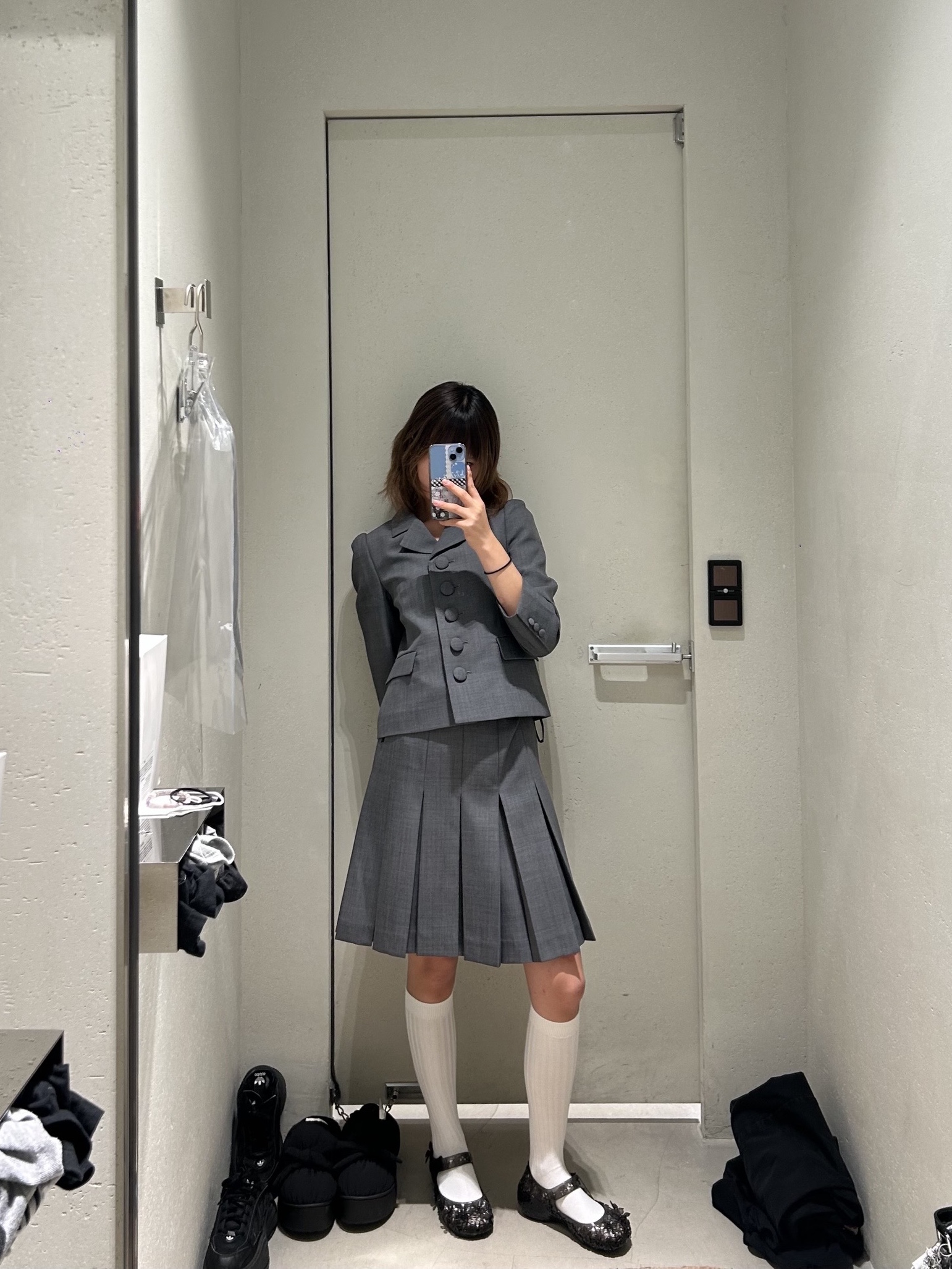 Shushu/Tong Women Low Waist Pleated Skirt Grey - 26SS, Melissa x Susan Fang Women Luna Bloom Sporty Ballerina Clear Black - 26SS 착용 스타일 - 4