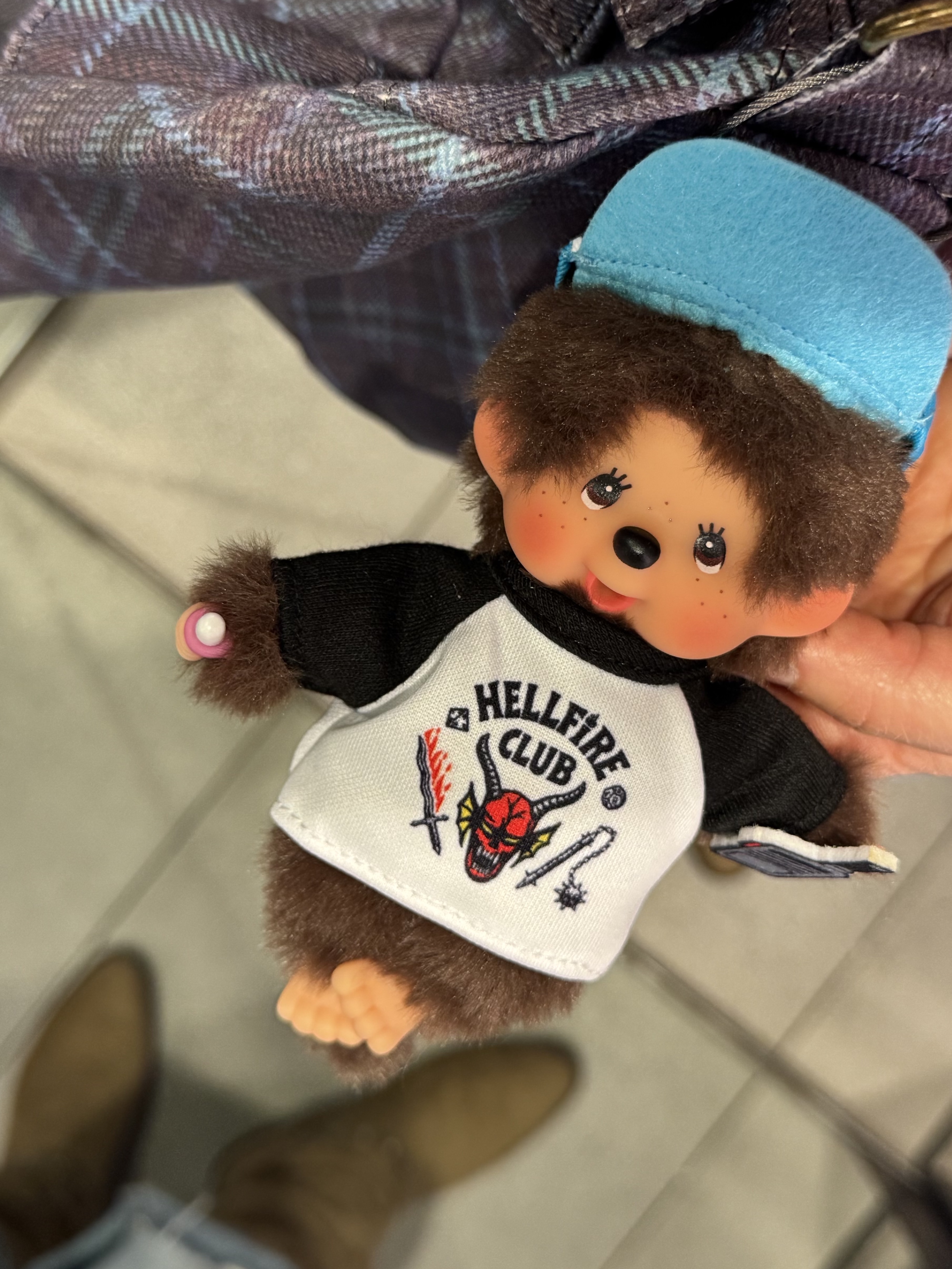 Monchhichi x Strange Things Key Chain Hellfire Club 착용 스타일 - 2