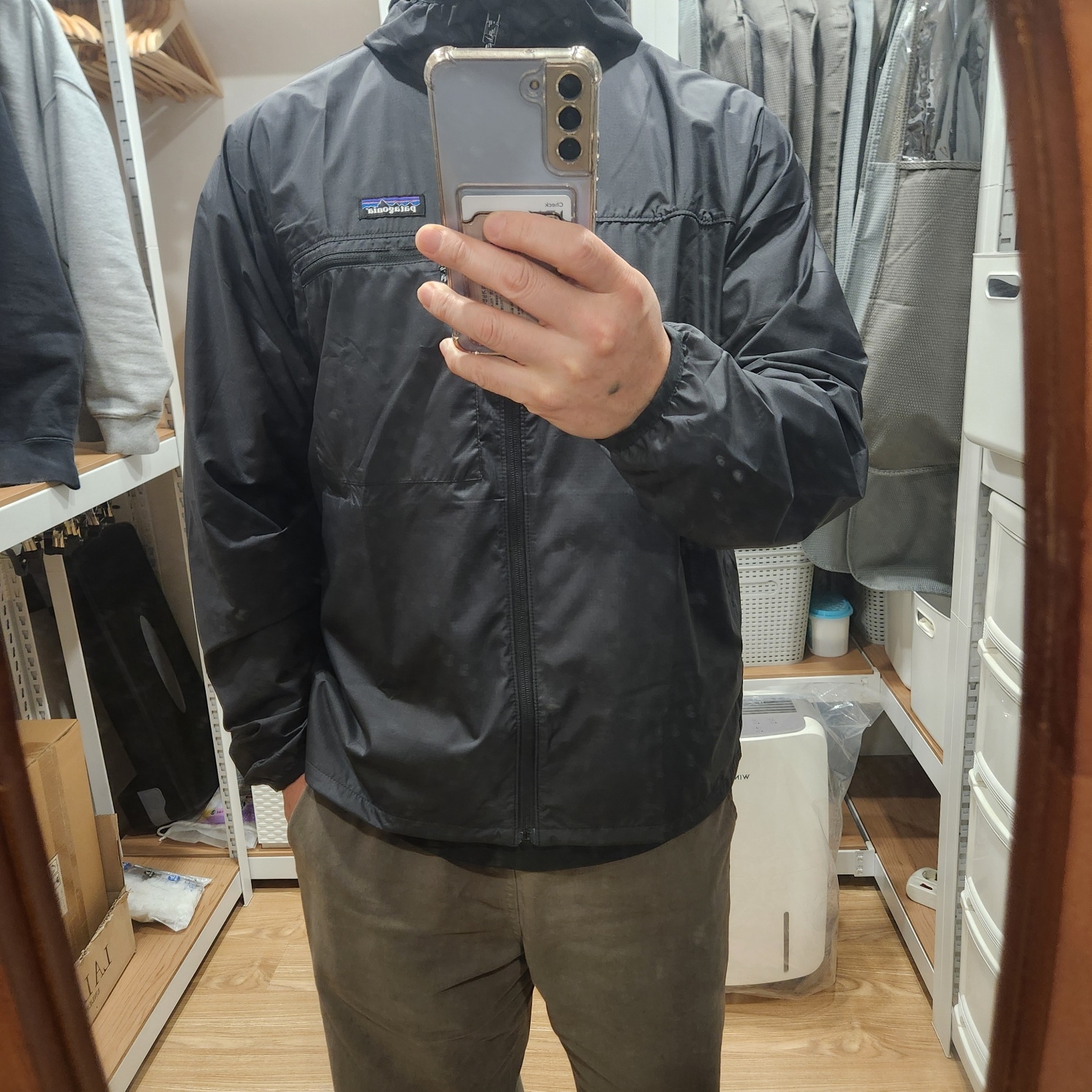 Patagonia Light Variable Jacket Black 착용 스타일