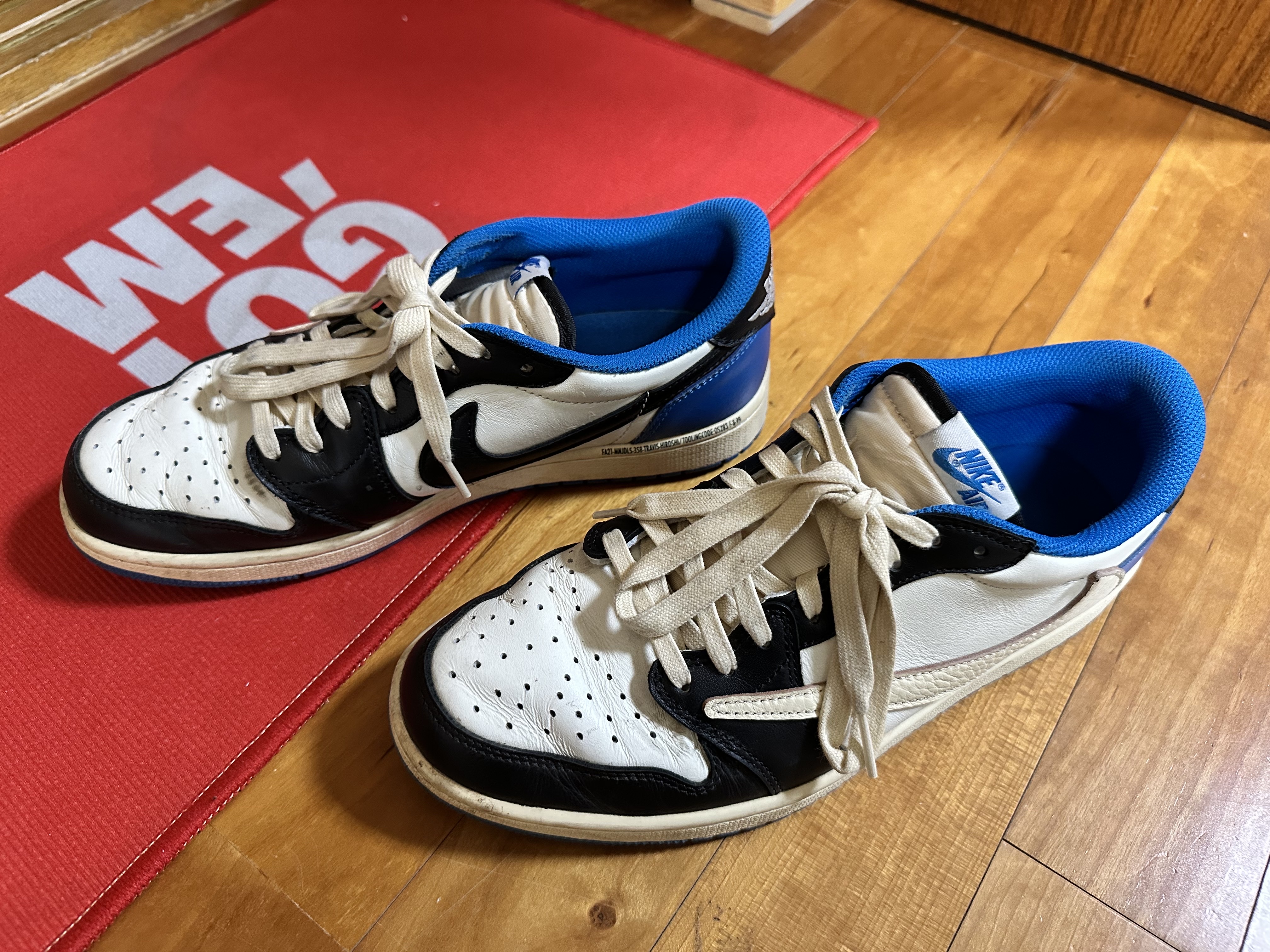 Jordan 1 x Travis Scott x Fragment Retro Low OG SP Military Blue 착용 스타일