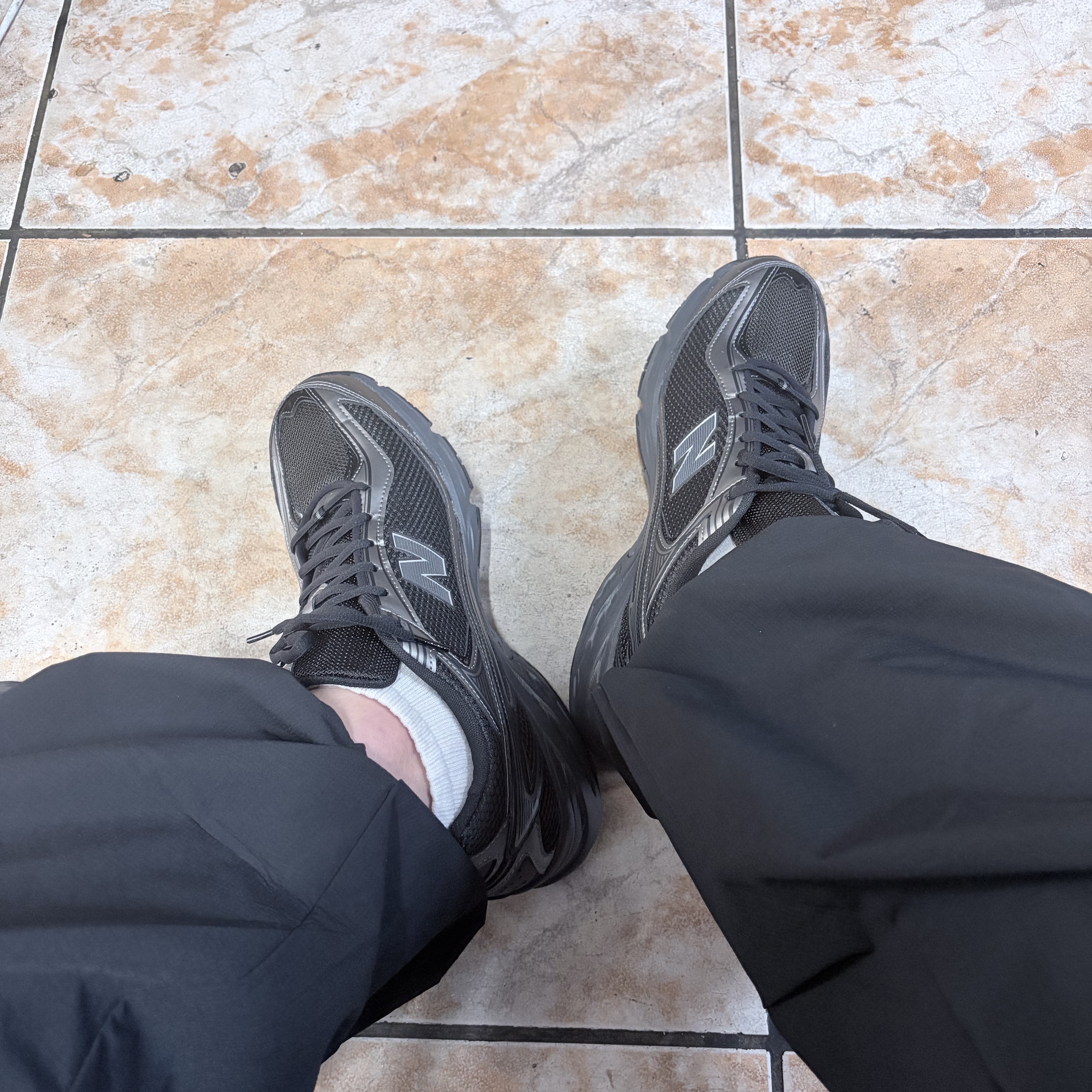 New Balance 509 Black 착용 스타일