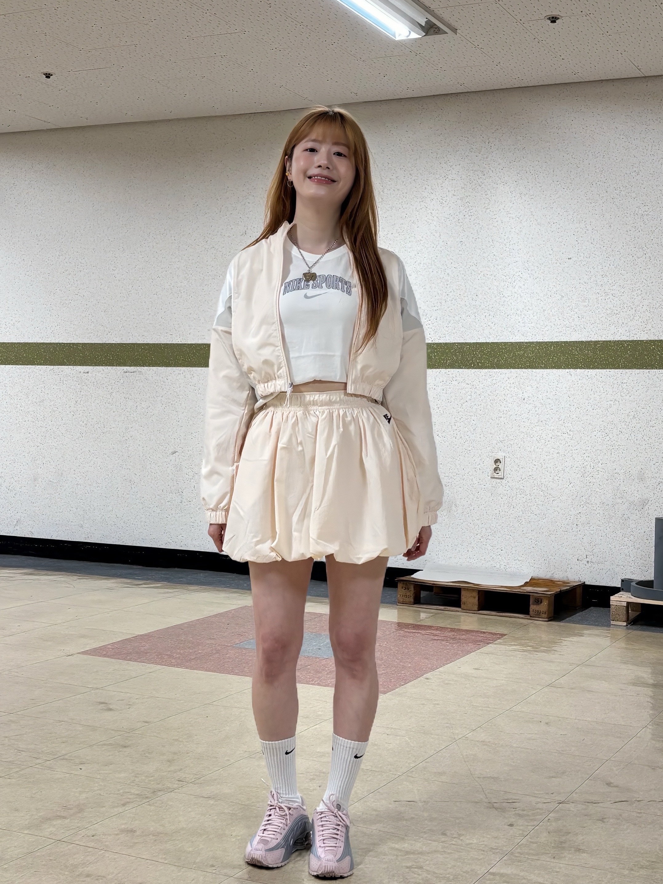 (W) Nike Shox R4 Barely Rose Metallic Platinum, (W) Hysteric Glamour On Skull Pick Necklace Silver 착용 스타일 - 2
