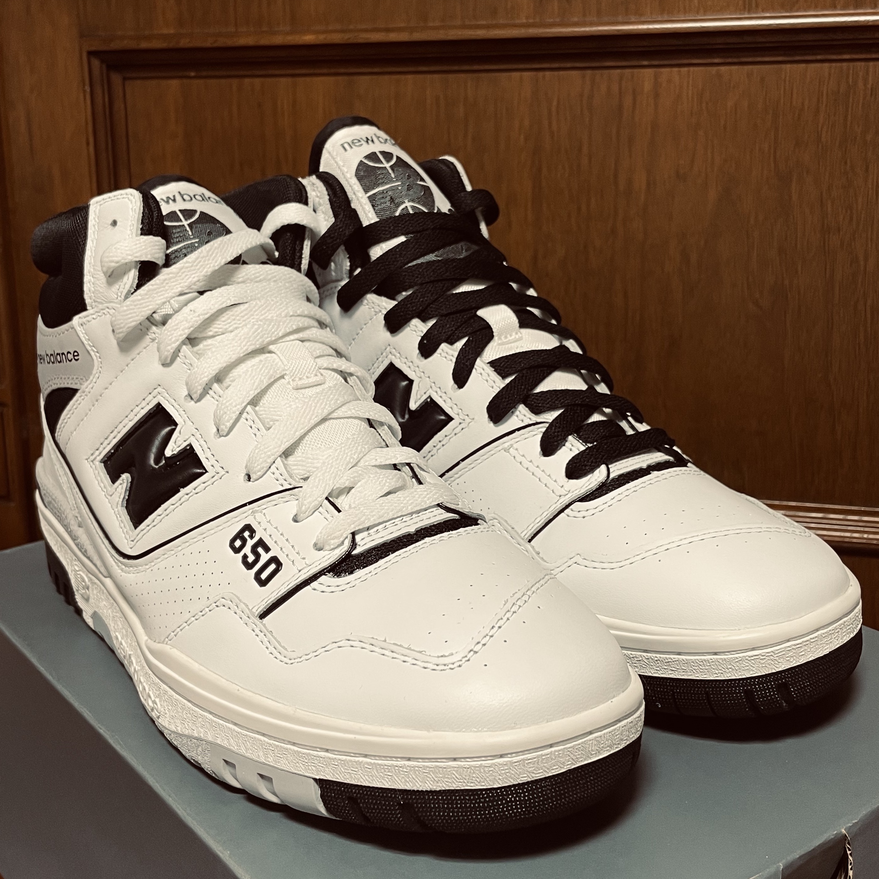 New Balance 650R White Black Grey 착용 스타일 - 3