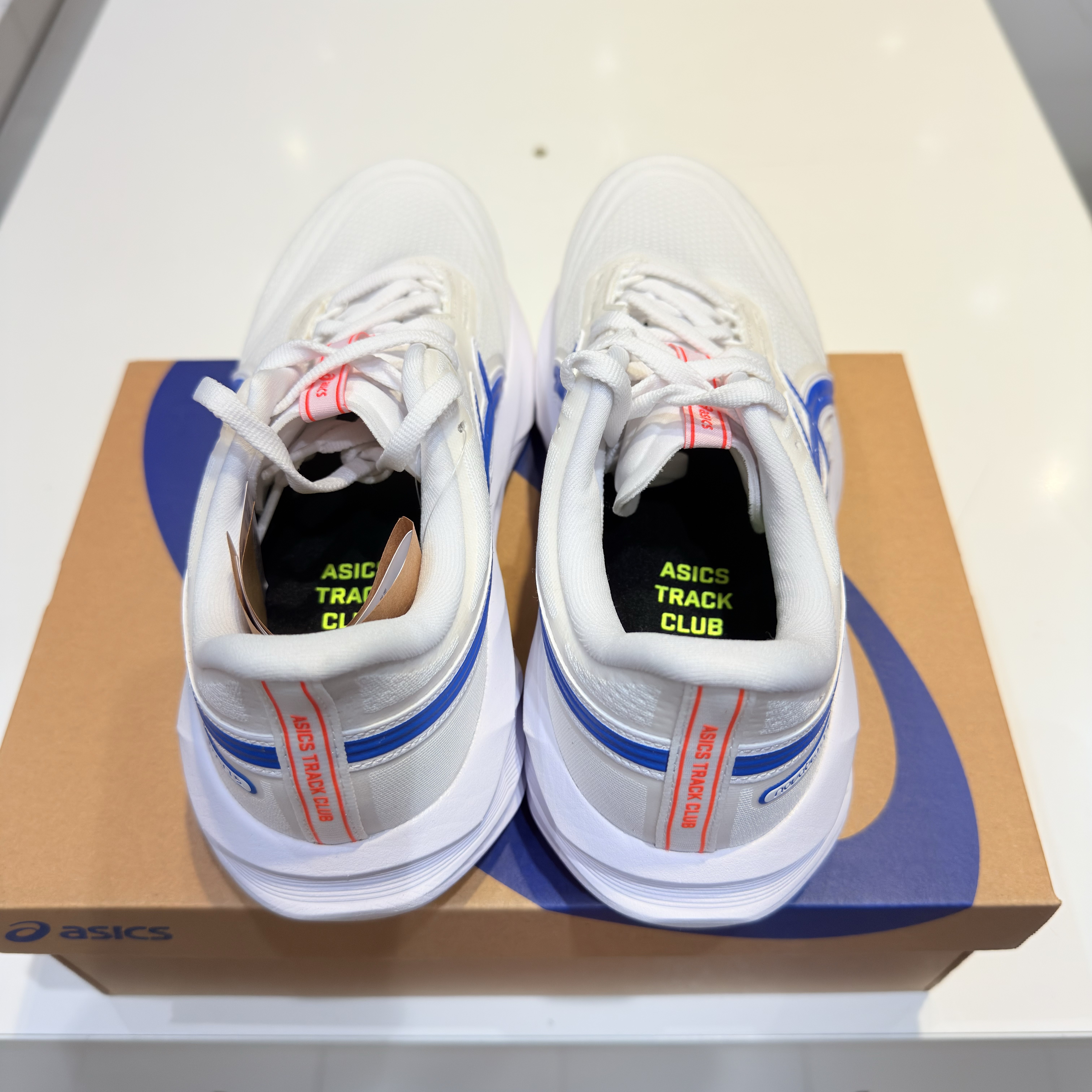 Asics Novablast 5 White Tuna Blue 착용 스타일 - 3