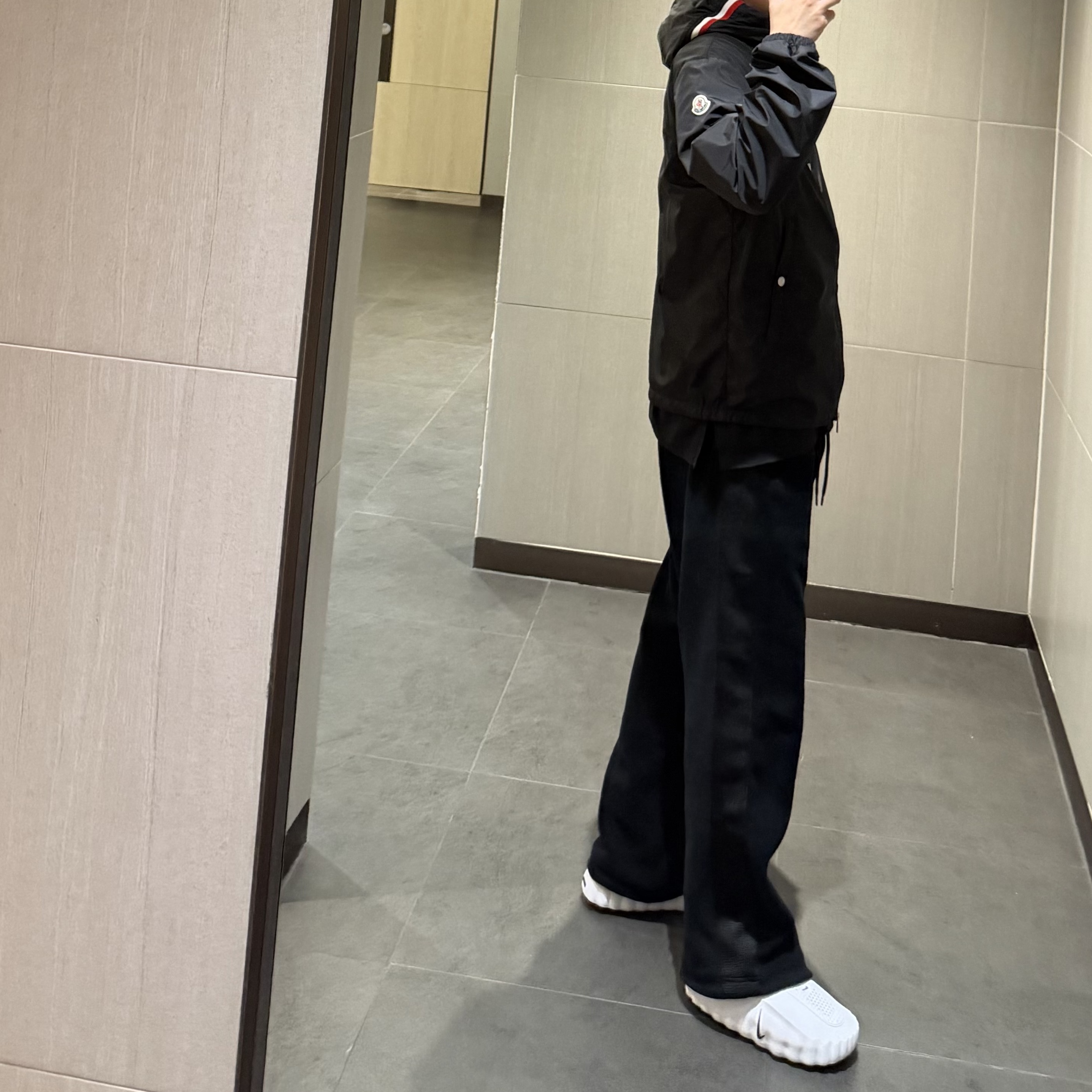 Moncler Grimpeurs Hooded Windbreaker Black - 26SS, Nike Mind 001 Light Smoke Grey Chrome 착용 스타일