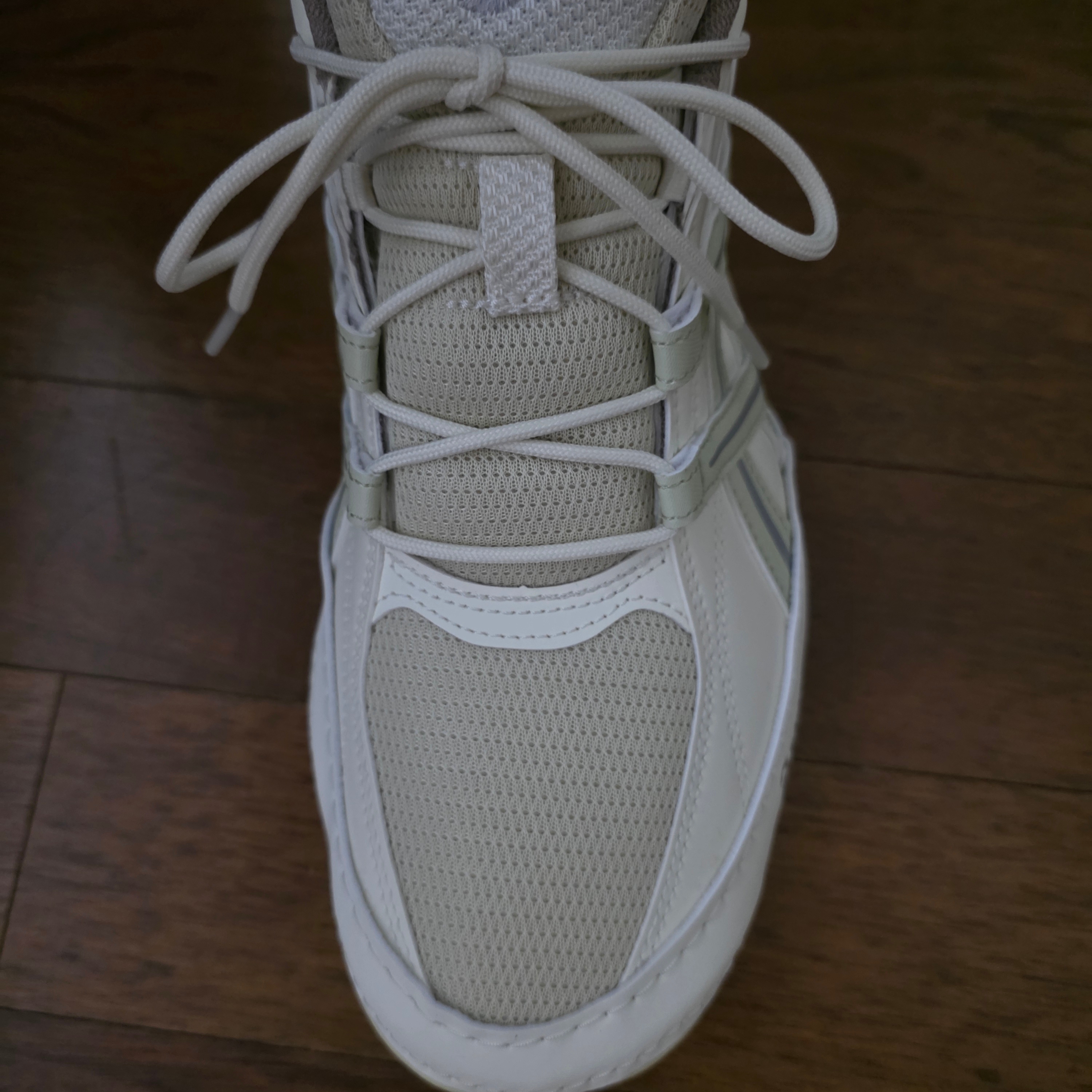 Asics Hypersync Oyster White Ivory 착용 스타일 - 1