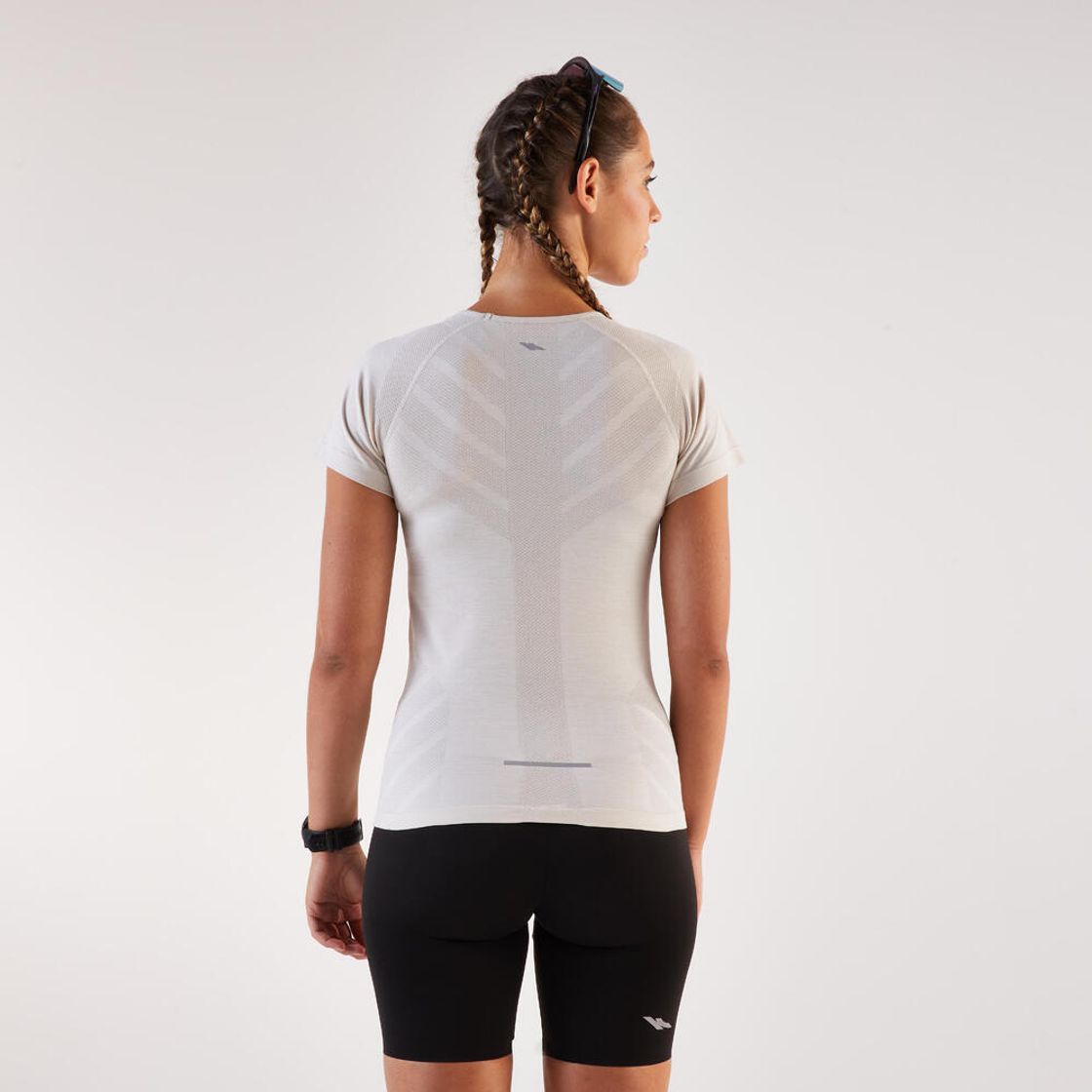 데카트론 여성 러닝 심리스 슬림핏 반팔 티 런 컴포트 500 코튼 화이트(DECATHLON Women's Running Seamless Slim Fit Short-Sleeved T-Shirt Run Comfort 500 Cotton White) - 6